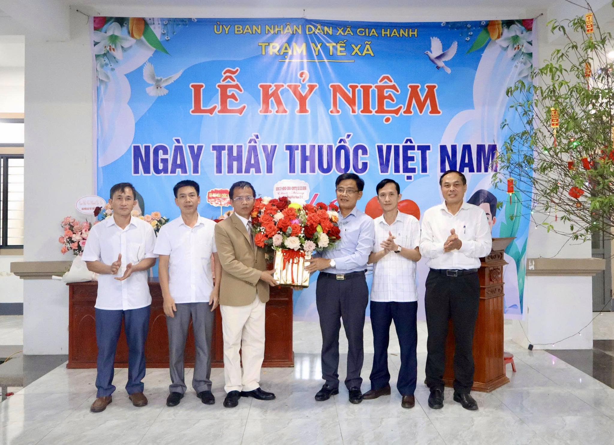 Gặp mặt kỷ niệm 71 năm Ngày Thầy thuốc Việt Nam
