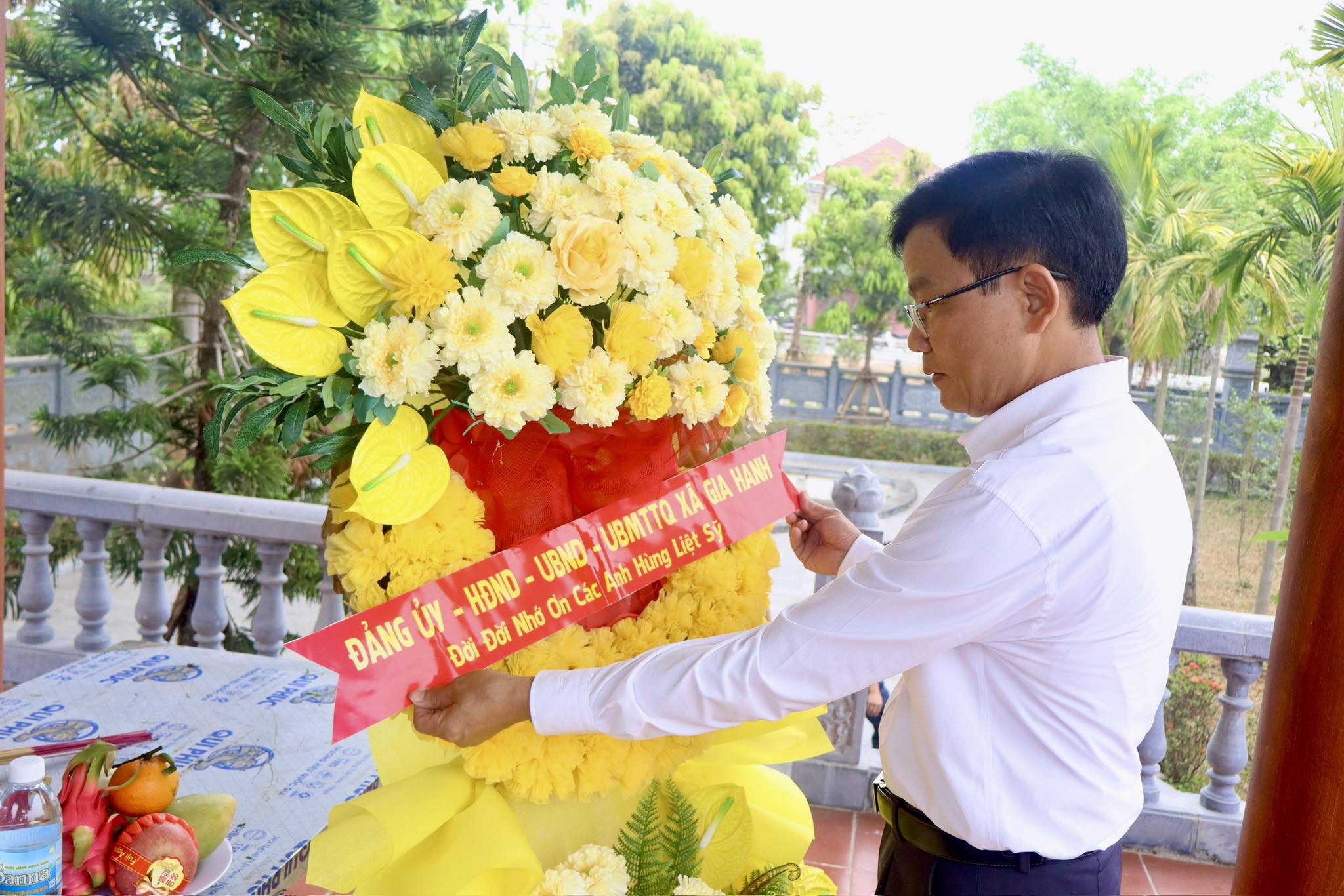 Lễ dâng hương tưởng niệm 58 năm Ngày hy sinh của 53 liệt sĩ tại Cầu Nhe