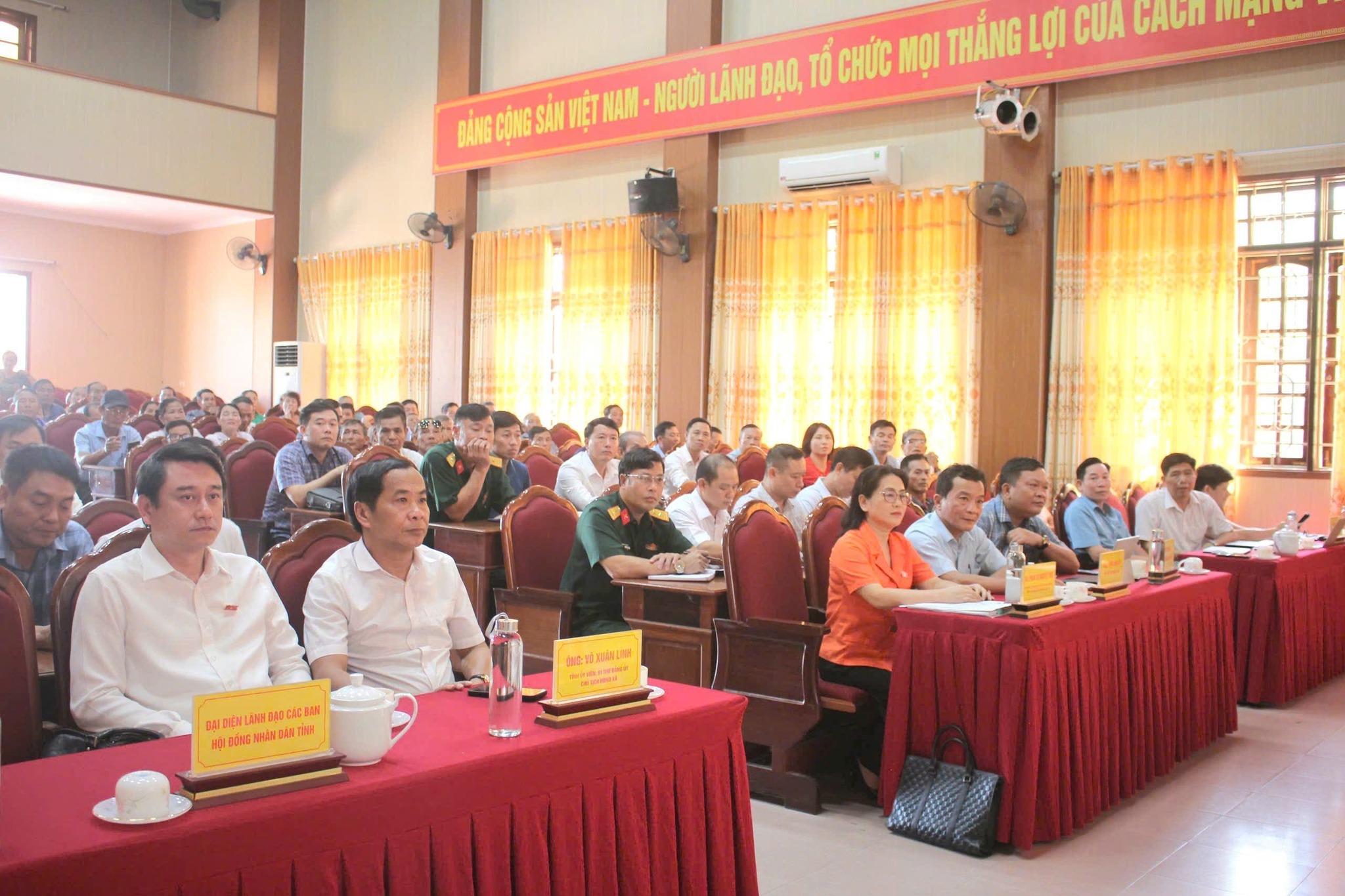 Đoàn Đại biểu Quốc hội tỉnh Hà Tĩnh tiếp xúc với cử tri các địa phương