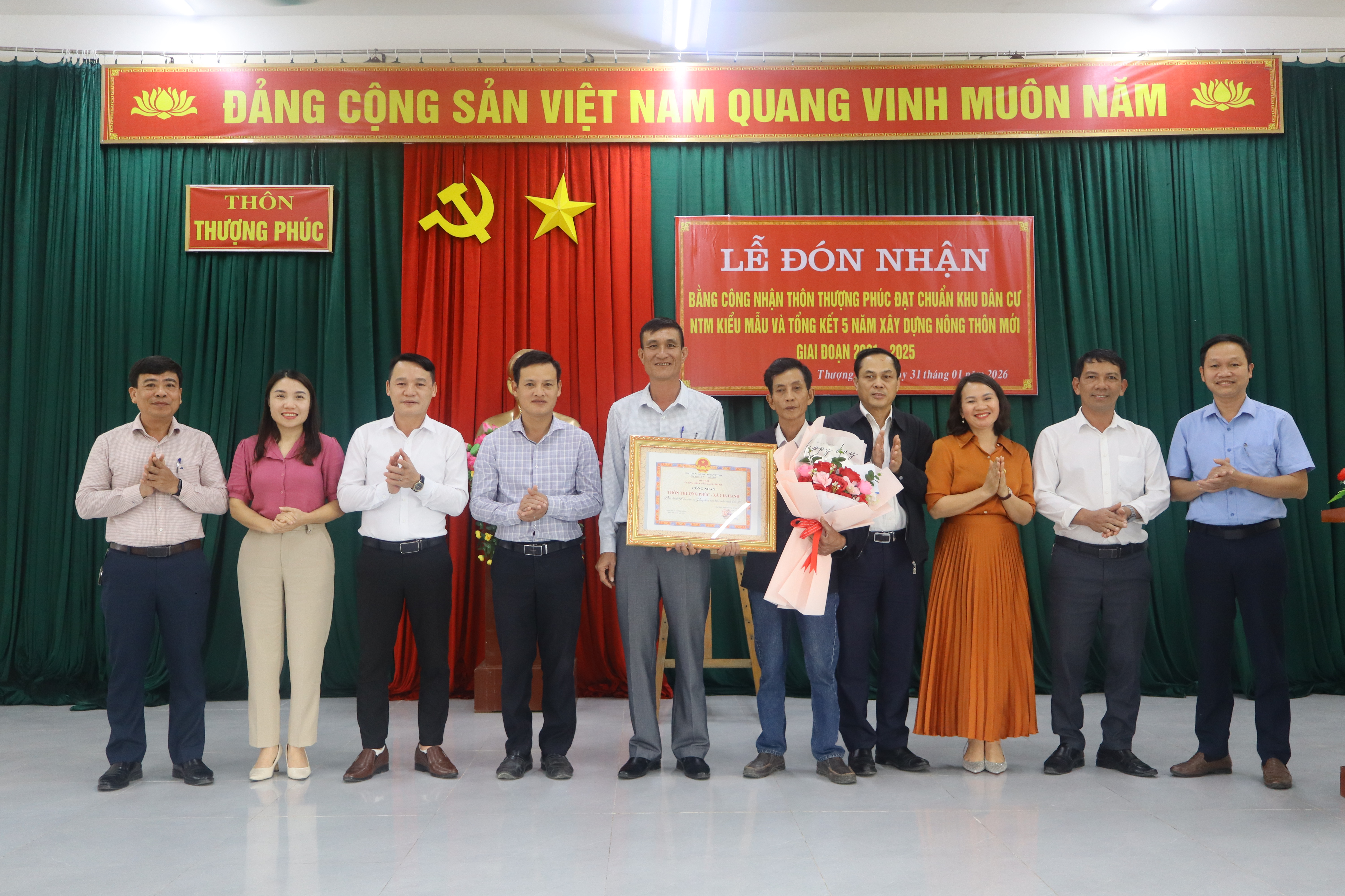 Thôn Thượng Phúc đón Bằng công nhận Khu dân cư Nông thôn mới kiểu mẫu