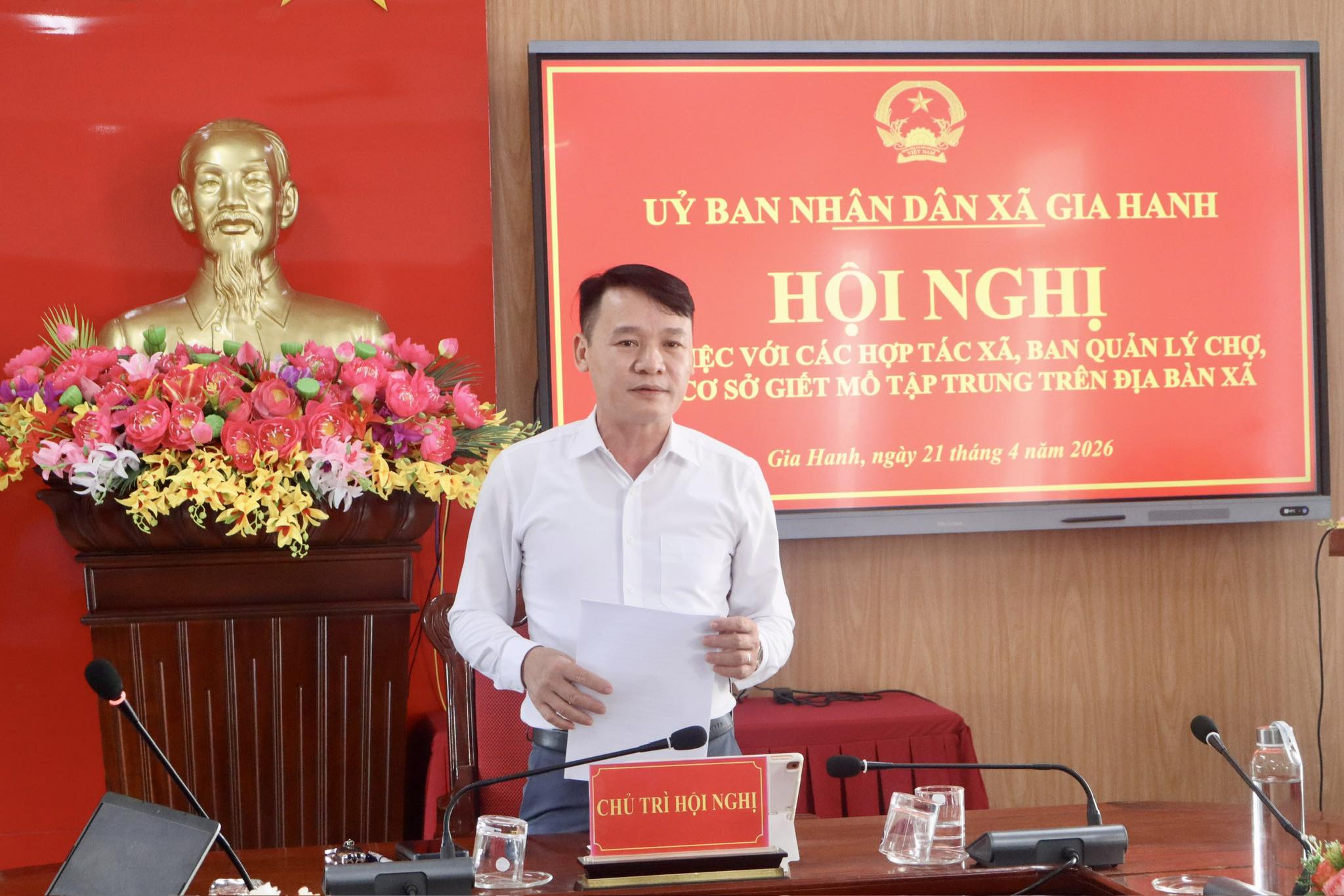UBND xã Gia Hanh làm việc với các HTX, ban quản lý chợ và chủ cơ sở giết mổ tập trung trên địa bàn