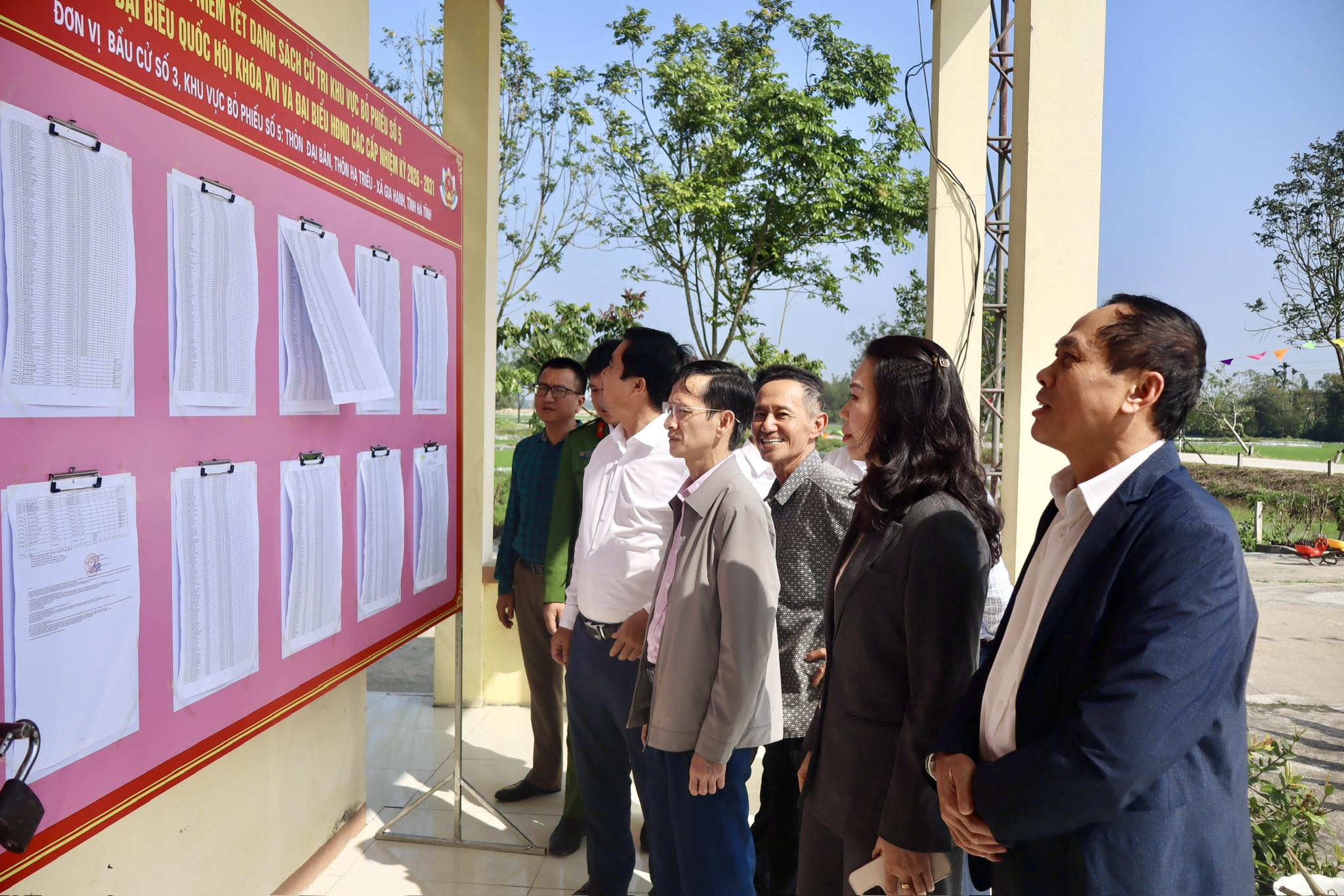 Giám sát công tác chuẩn bị bầu cử tại xã Gia Hanh