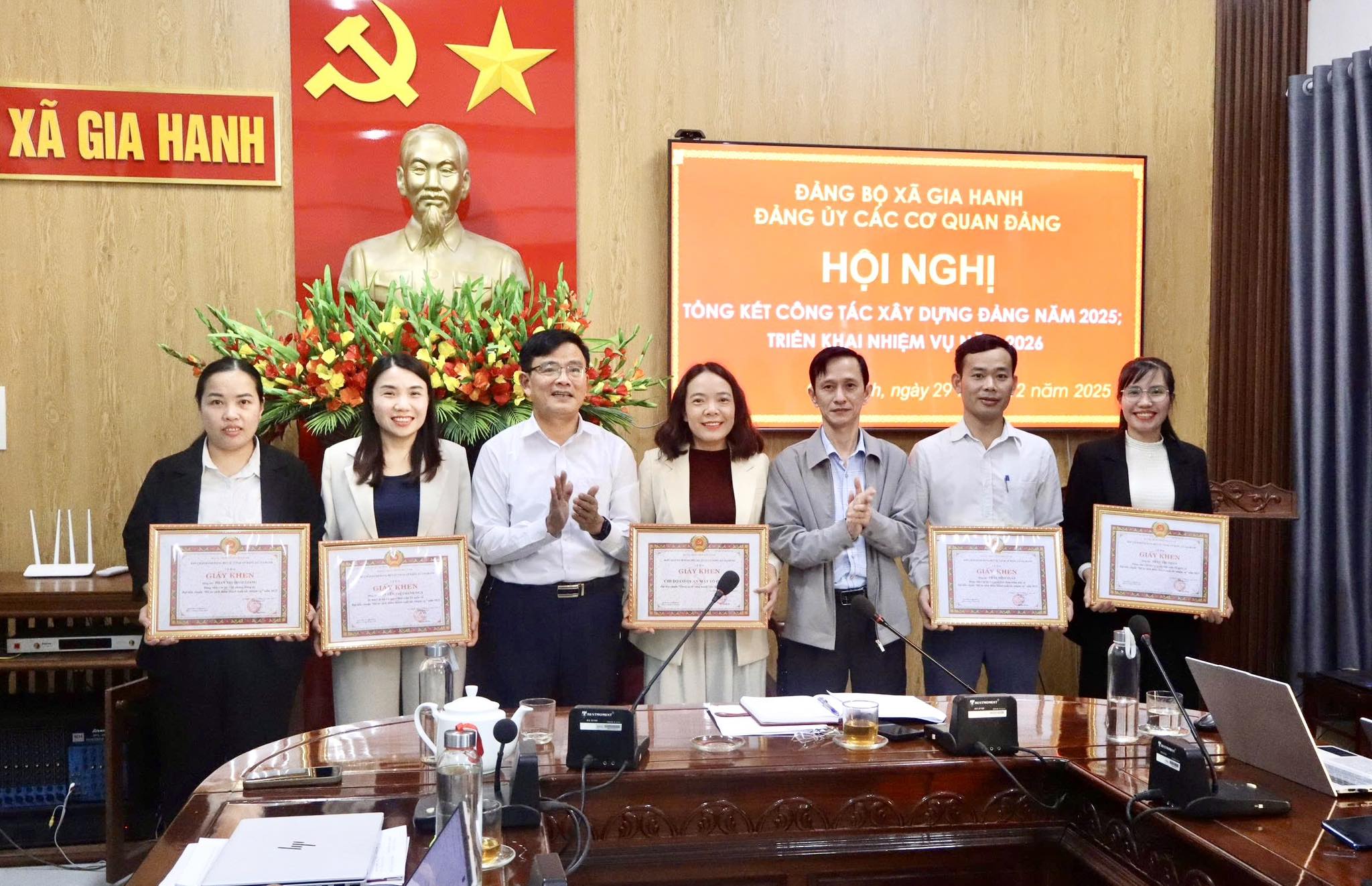 Đảng ủy các cơ quan Đảng xã Gia Hanh tổng kết công tác năm 2025