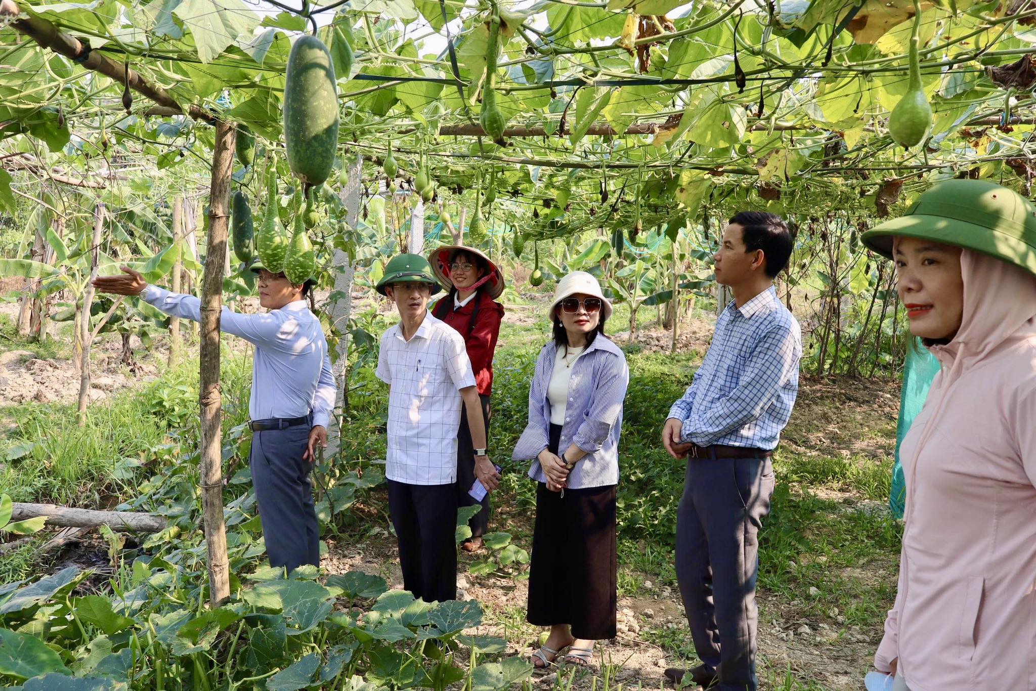 Thường trực Đảng ủy xã Gia Hanh làm việc với Ban Chấp hành Hội LHPN xã