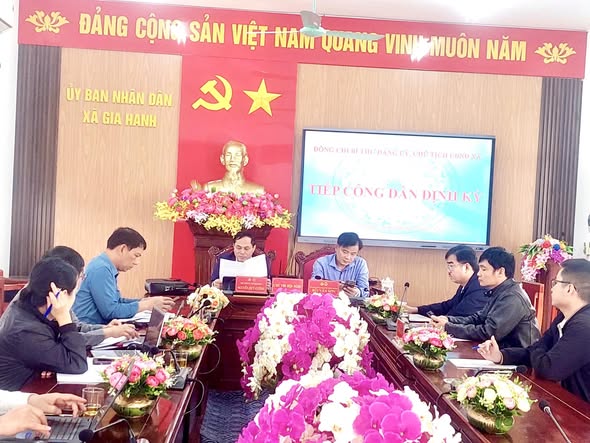Lãnh đạo xã Gia Hanh tiếp công dân định kỳ tháng 01