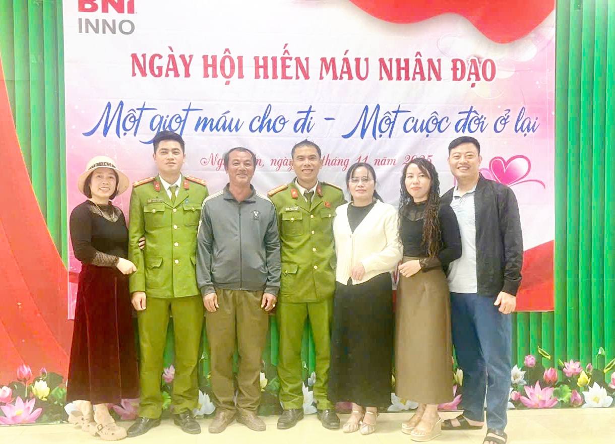 Cán bộ xã Gia Hanh kịp thời hiến máu cứu người qua cơn nguy kịch