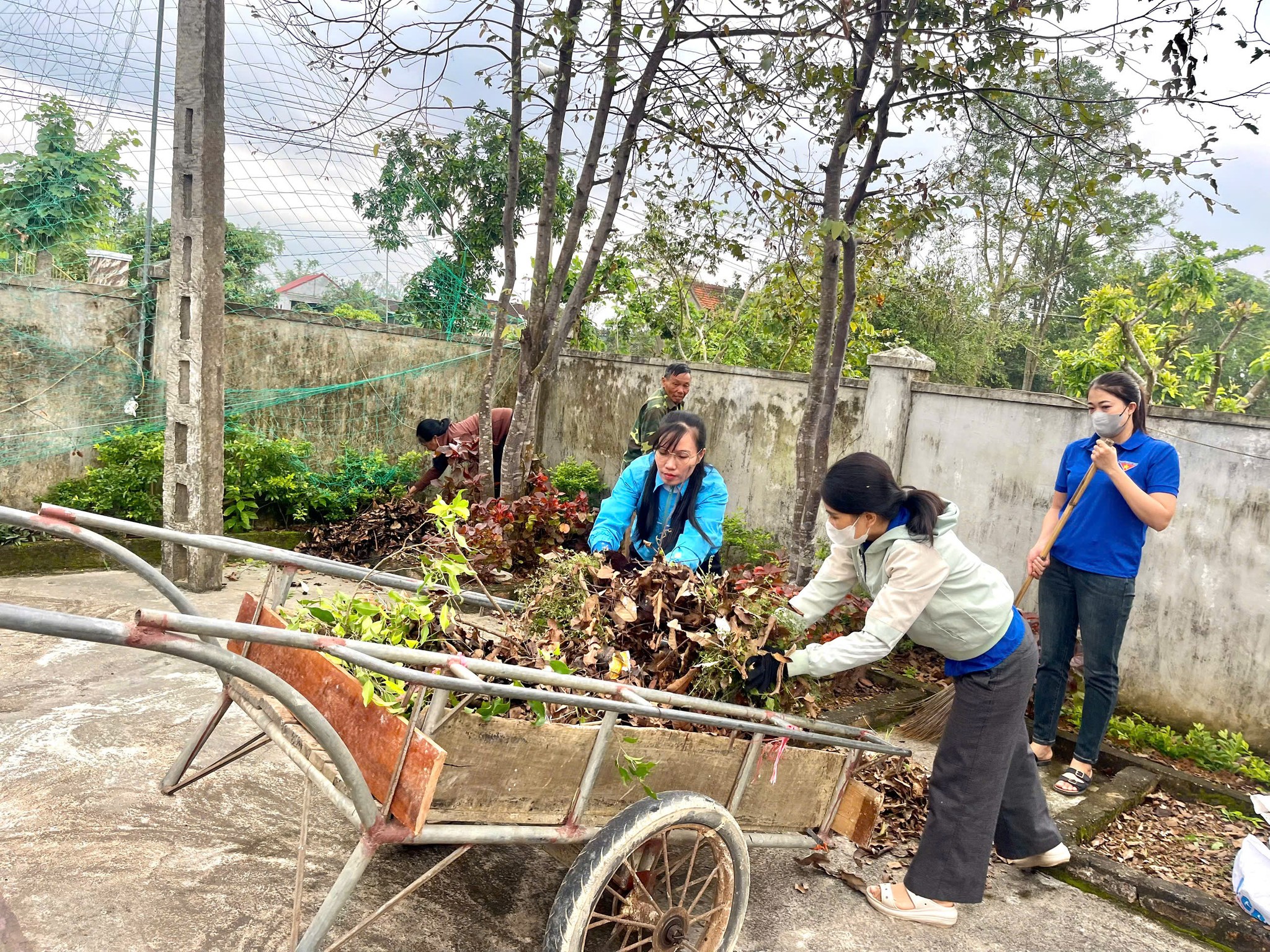 Đoàn xã Gia Hanh triển khai hoạt động "Ngày chủ nhật xanh"