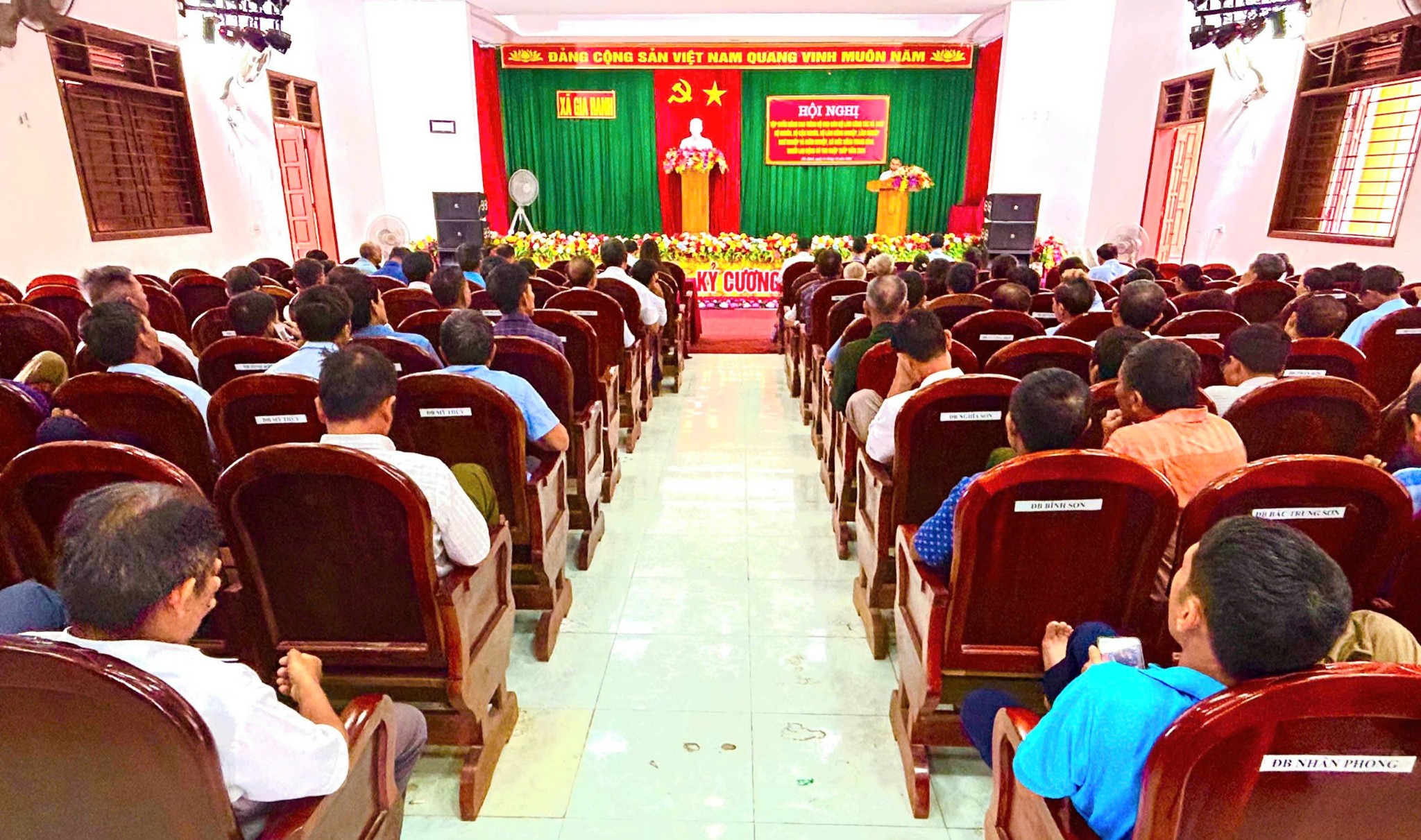 Xã Gia Hanh tổ chức tập huấn nâng cao trình độ cho cán bộ làm công tác rà soát hộ nghèo, hộ cận nghèo