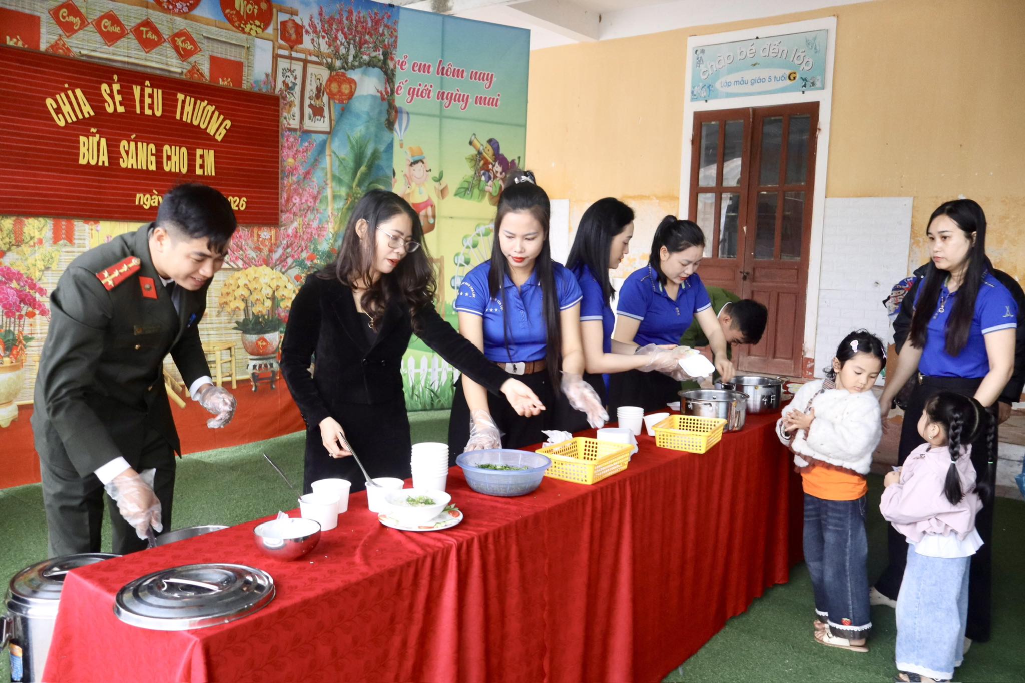 Trường Mầm non Khánh Vĩnh Yên gây quỹ Tết cho học sinh khó khăn