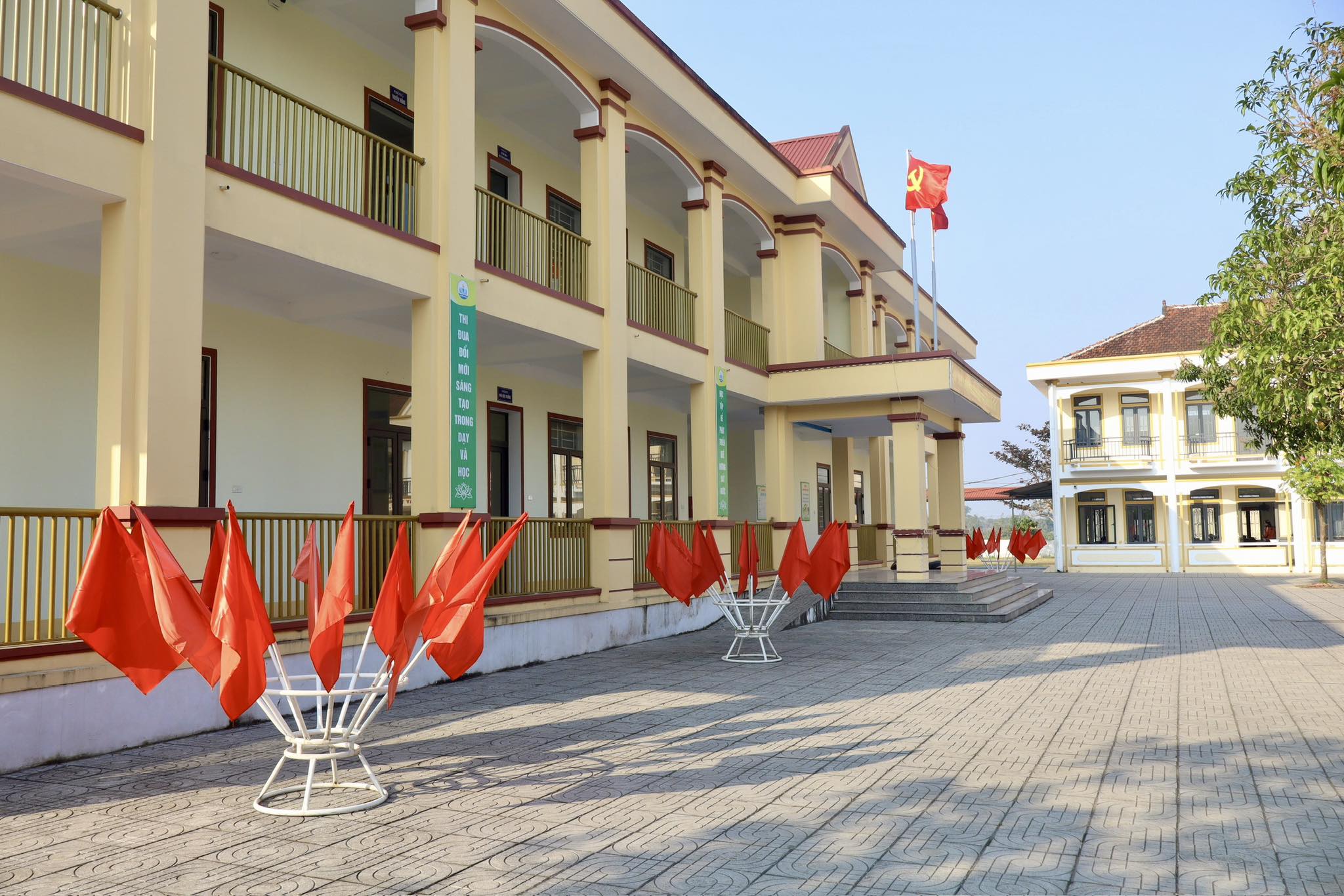 Gia Hanh đẩy mạnh tuyên truyền cổ động trực quan mừng Đảng, mừng Xuân và chào mừng Đại hội XIV của Đảng