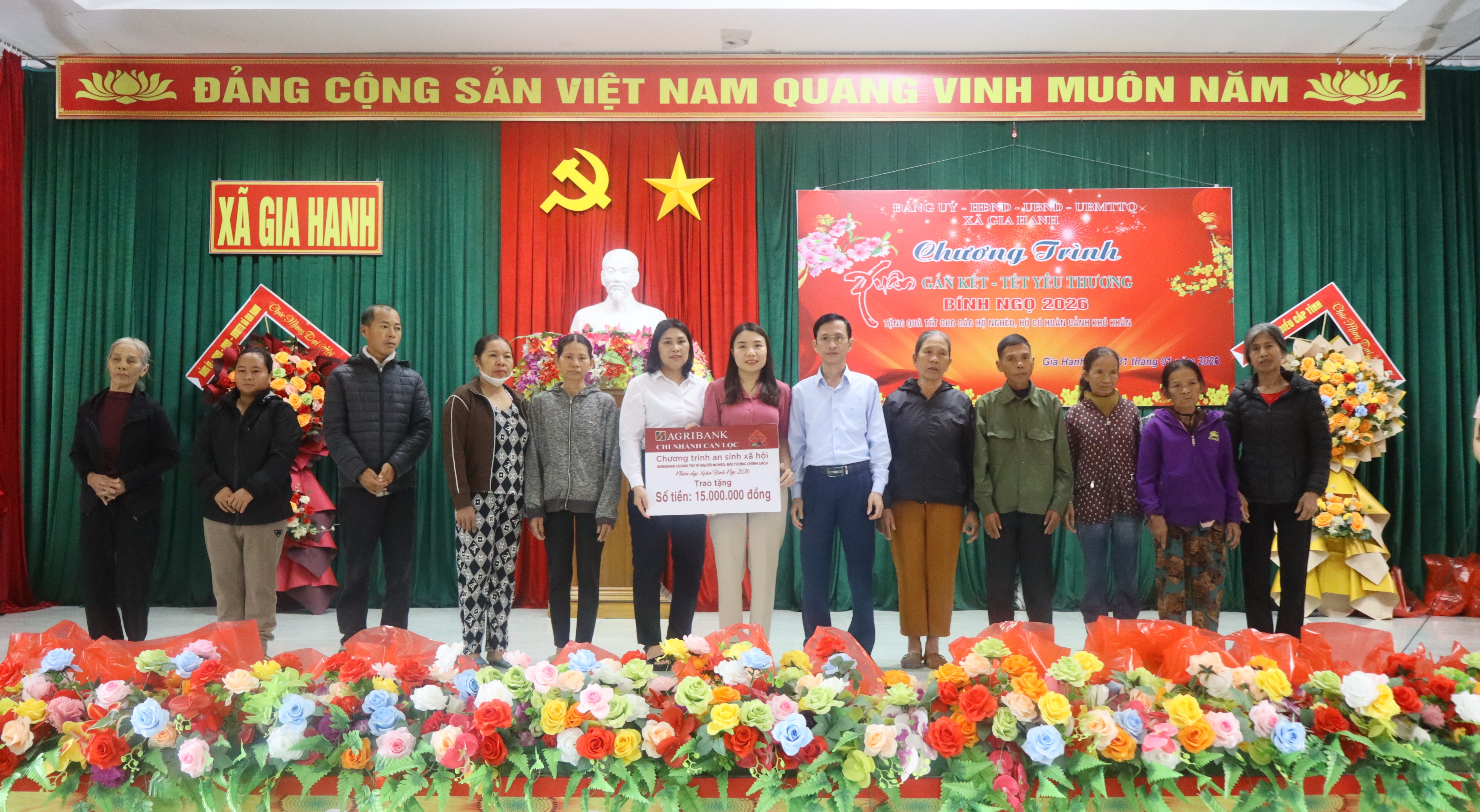 Xã Gia Hanh trao quà Tết “Xuân gắn kết - Tết yêu thương” 