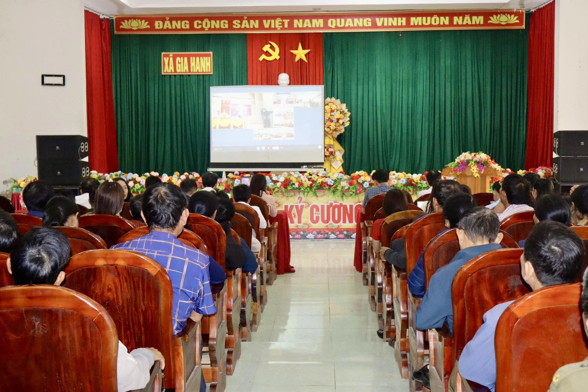 Gia Hanh kết nối trực tuyến hội nghị tiếp xúc cử tri của những người ứng cử ĐBQH khóa XVI 