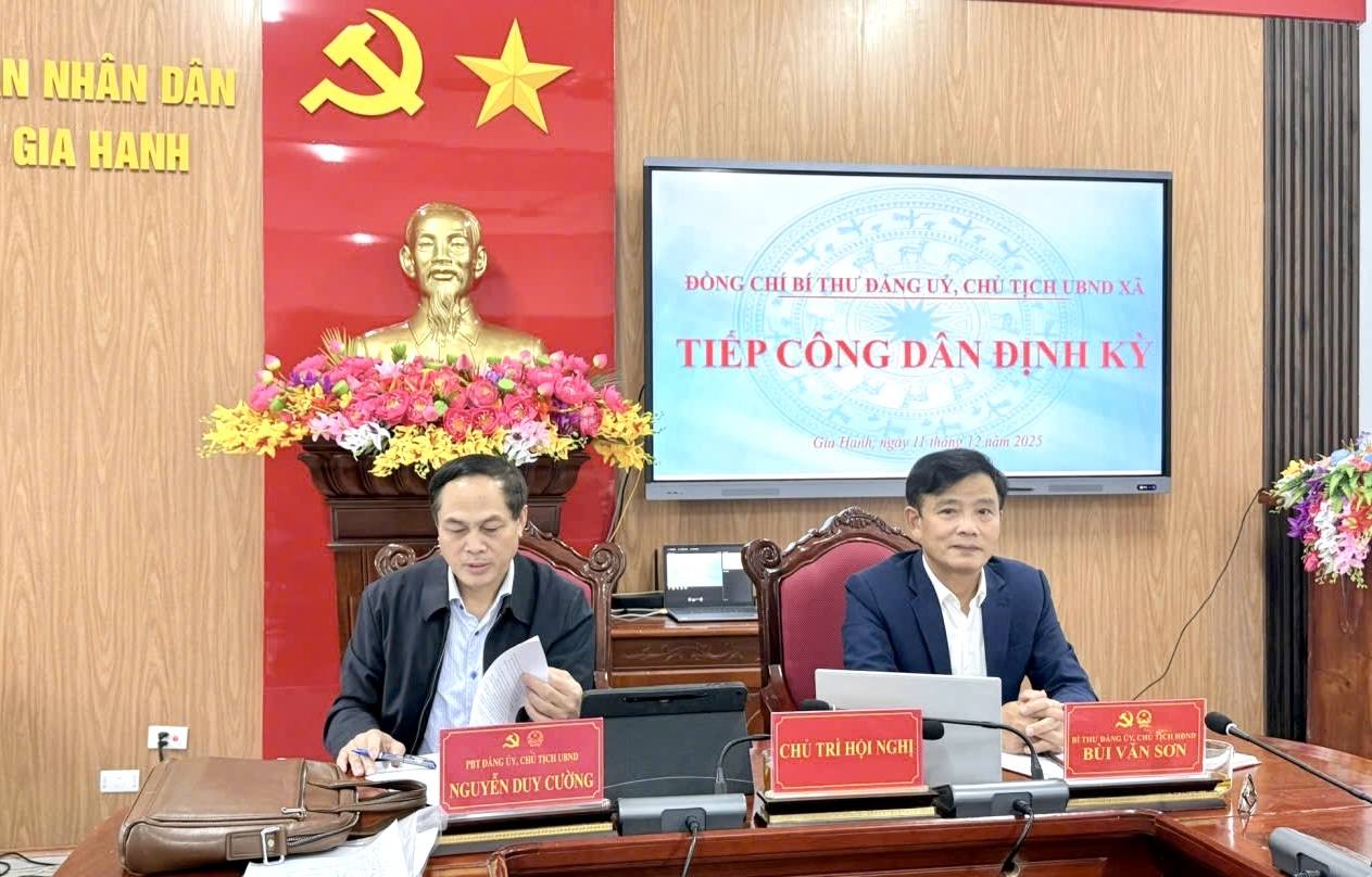 Lãnh đạo xã Gia Hanh tiếp công dân định kỳ tháng 12