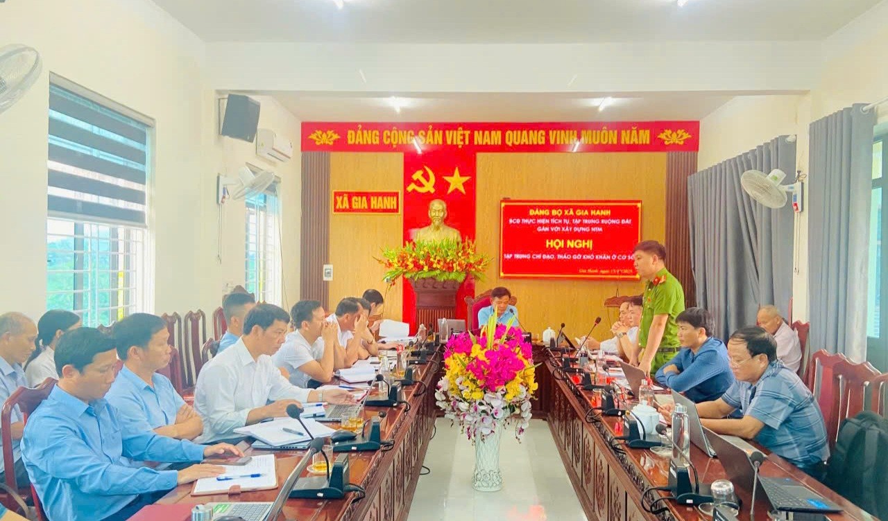 Xã Gia Hanh tổ chức họp Ban Chỉ đạo thực hiện tập trung, tích tụ ruộng đất gắn với xây dựng nông thôn mới 