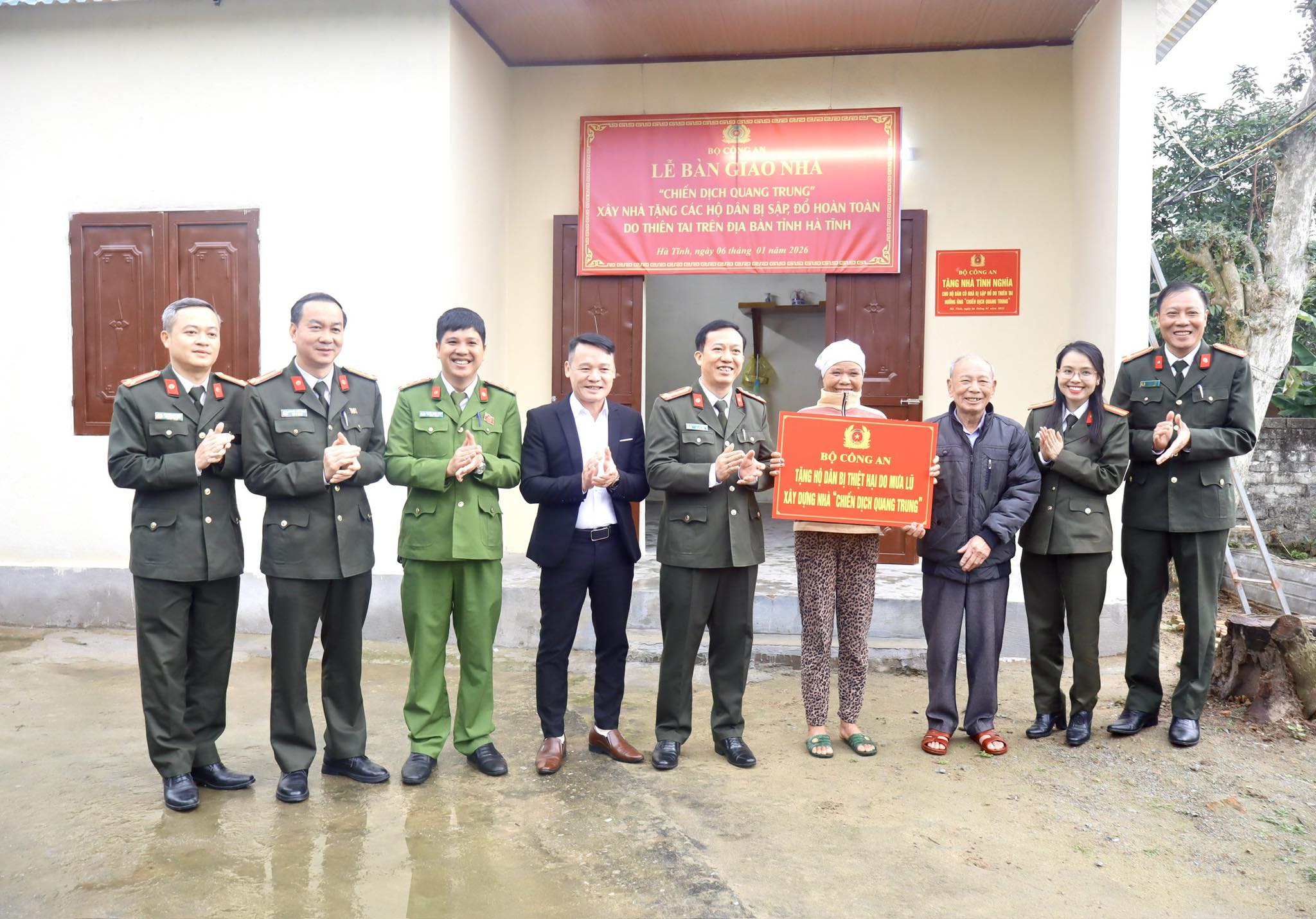 Công an tỉnh bàn giao nhà “Chiến dịch Quang Trung” cho hộ dân xã Gia Hanh 