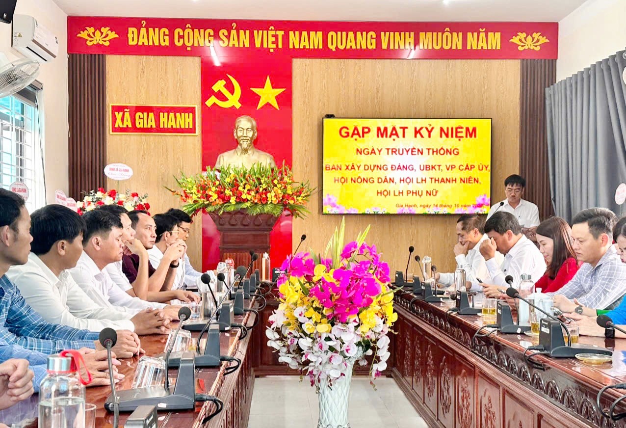 Đảng ủy xã Gia Hanh gặp mặt kỷ niệm ngày Truyền thống các ngành xây dựng Đảng và các tổ chức chính trị - xã hội