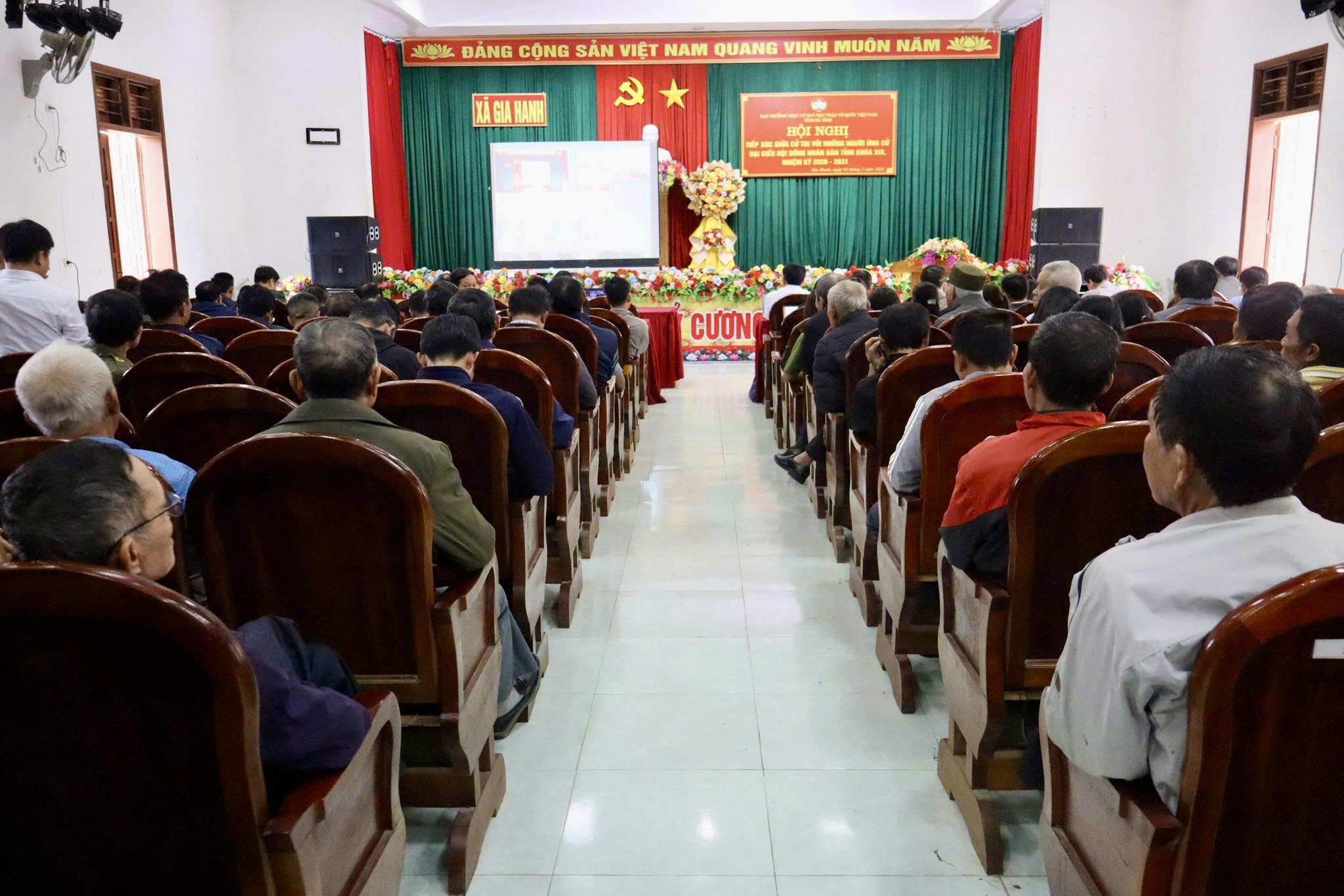 Hội nghị tiếp xúc cử tri của những người ứng cử đại biểu HĐND tỉnh khóa XIX tại đơn vị bầu cử số 7