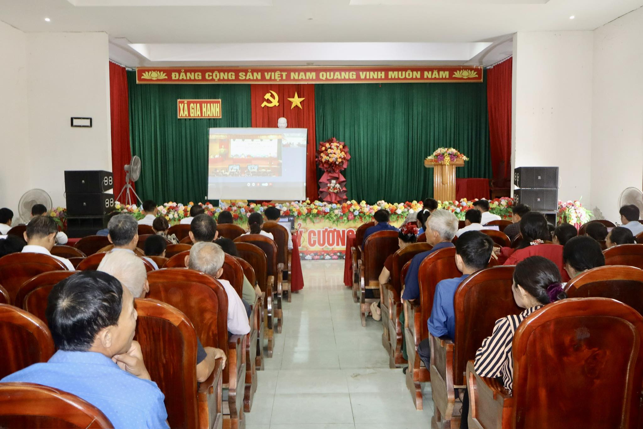 Xã Gia Hanh tham dự hội nghị tiếp xúc cử tri sau Kỳ họp thứ Nhất, Quốc hội khóa XVI