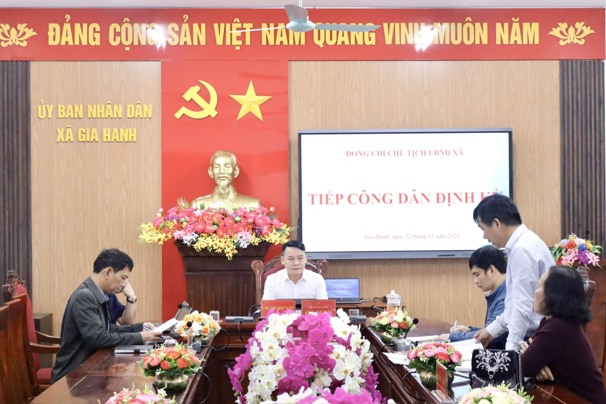 Lãnh đạo xã Gia Hanh tiếp công dân định kỳ tháng 01