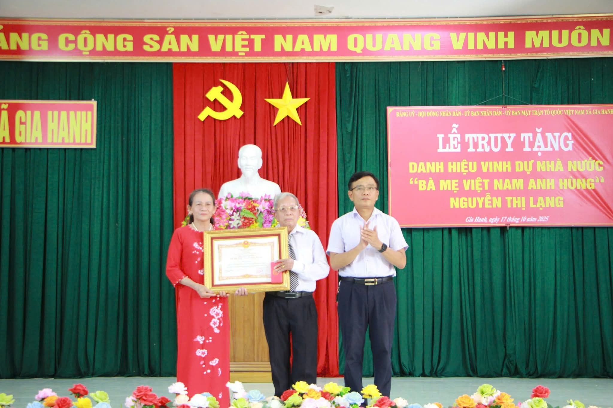 Truy tặng danh hiệu “Bà mẹ Việt Nam anh hùng” cho mẹ Nguyễn Thị Lạng