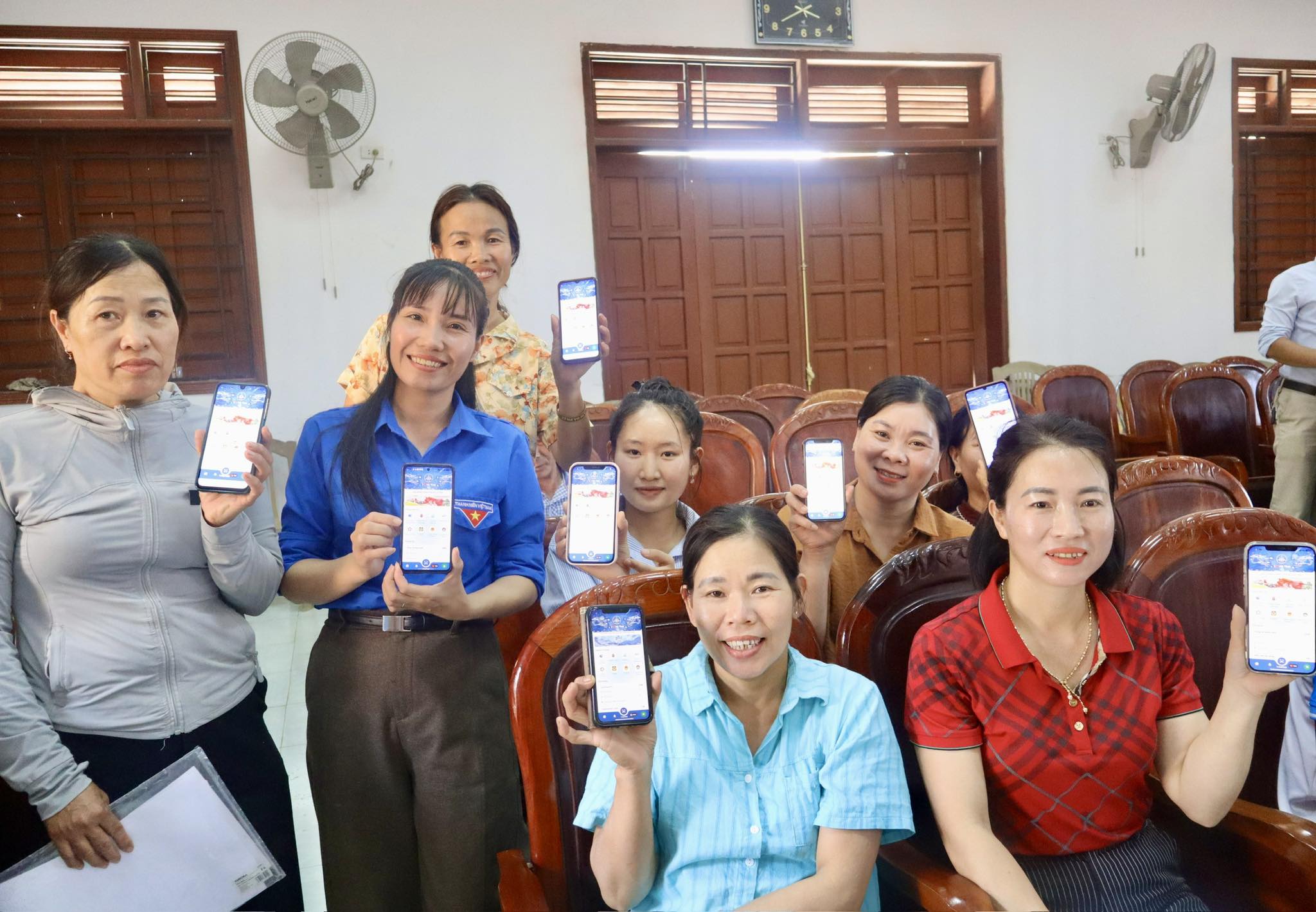 Triển khai ứng dụng i-HaTinh cho cán bộ, người dân Gia Hanh