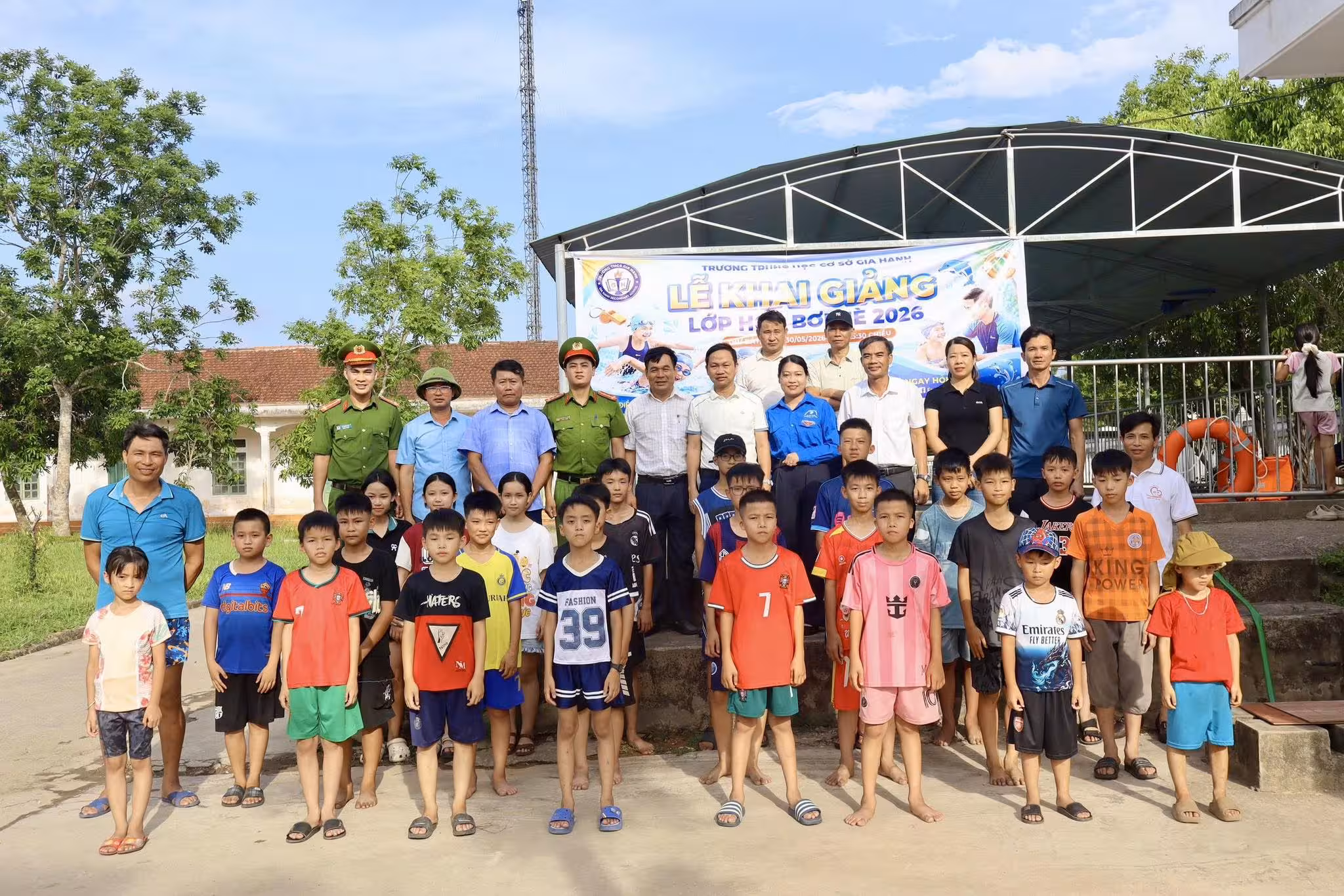 Trường THCS Gia Hanh khai giảng lớp học bơi hè năm 2026