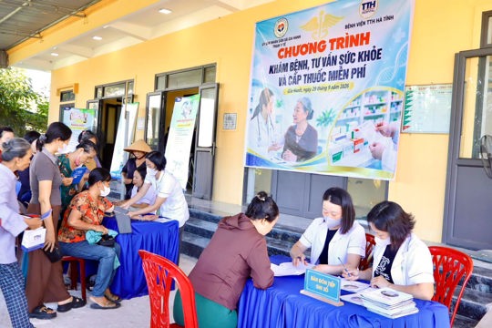Gia Hanh tổ chức khám bệnh, cấp thuốc miễn phí cho người dân