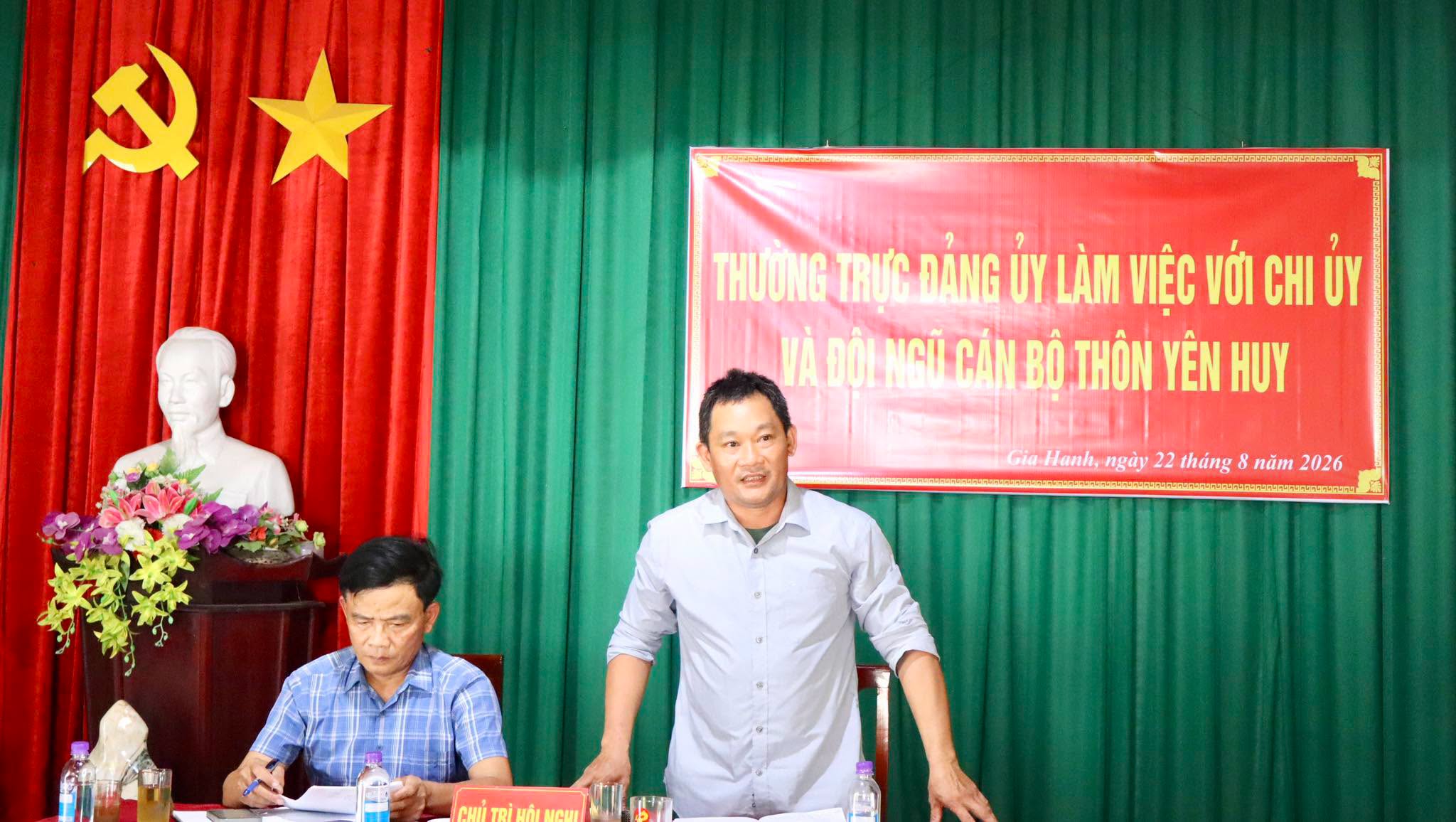 Thường trực Đảng ủy làm việc với Chi ủy, cán bộ thôn Yên Huy