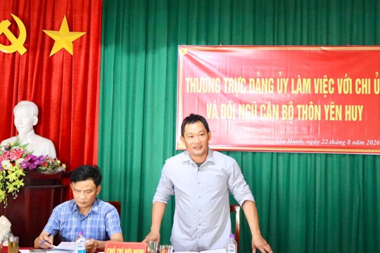 Thường trực Đảng ủy làm việc với Chi ủy, cán bộ thôn Yên Huy 