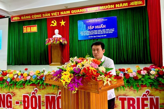 Xã Gia Hanh phối hợp với Trung tâm Khoa học Công nghệ và Chuyển đổi số tỉnh tổ chức tập huấn nâng cao nhận thức, kỹ năng chuyển đổi số cho người dân trên địa bàn xã 