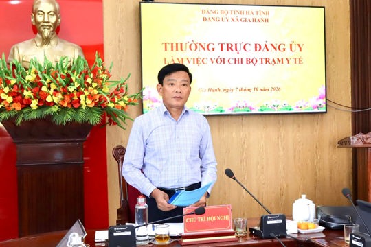 Thường trực Đảng ủy xã Gia Hanh làm việc với Trạm Y tế xã