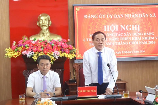 UBND xã Gia Hanh chào cờ tháng 8 và sơ kết công tác xây dựng Đảng 6 tháng đầu năm