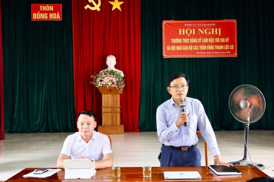 Thường trực Đảng ủy Gia Hanh làm việc với các chi bộ vùng Thanh Lộc cũ