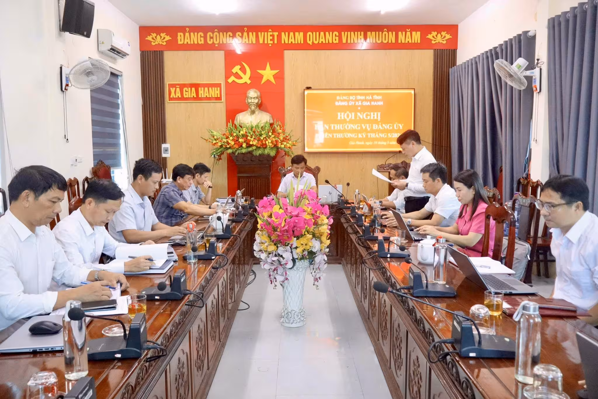 Ban Thường vụ Đảng ủy xã Gia Hanh bàn về một số nội dung quan trọng