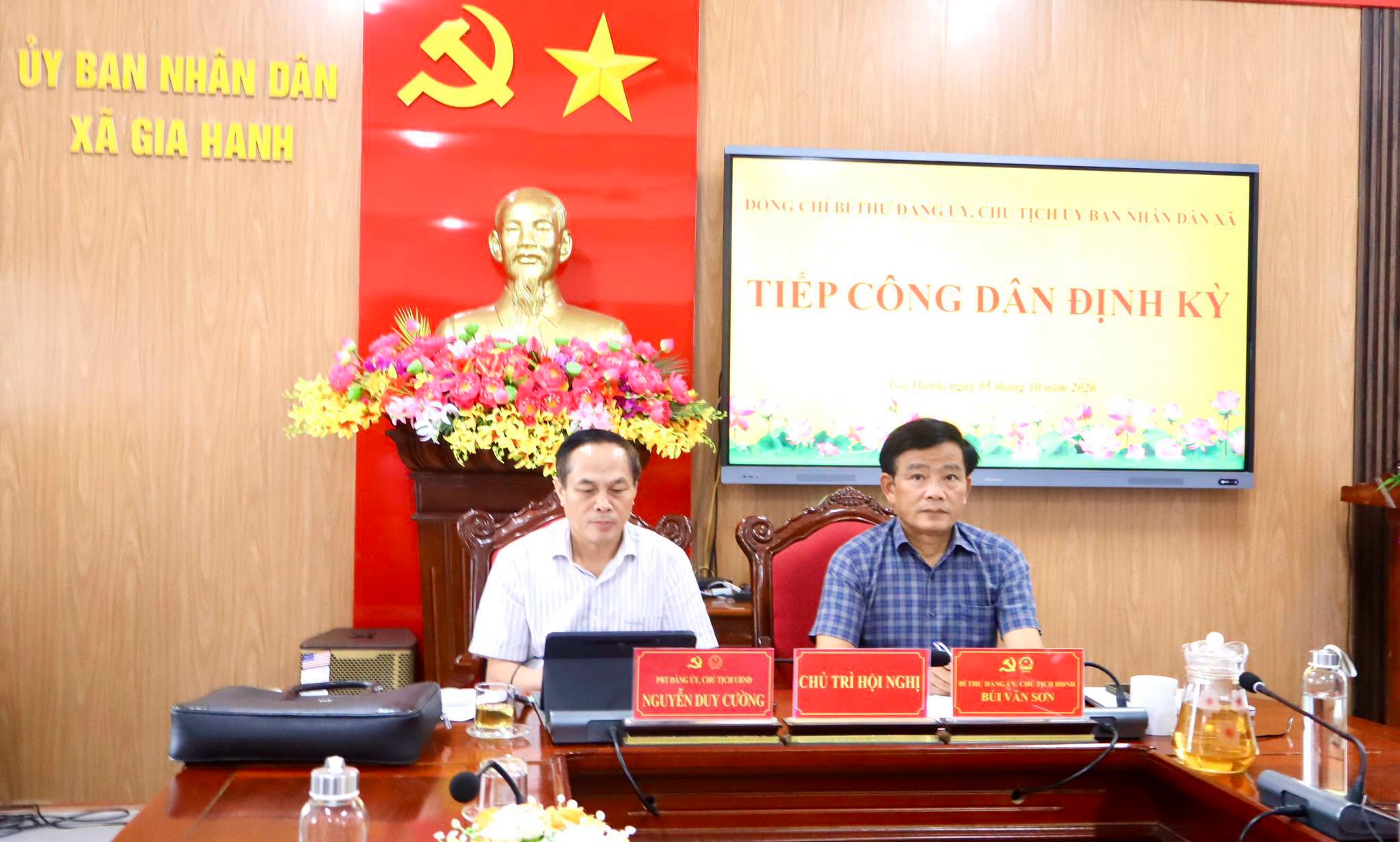 Lãnh đạo xã Gia Hanh tiếp công dân định kỳ tháng 10