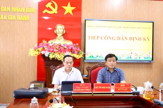 Lãnh đạo xã Gia Hanh tiếp công dân định kỳ tháng 10