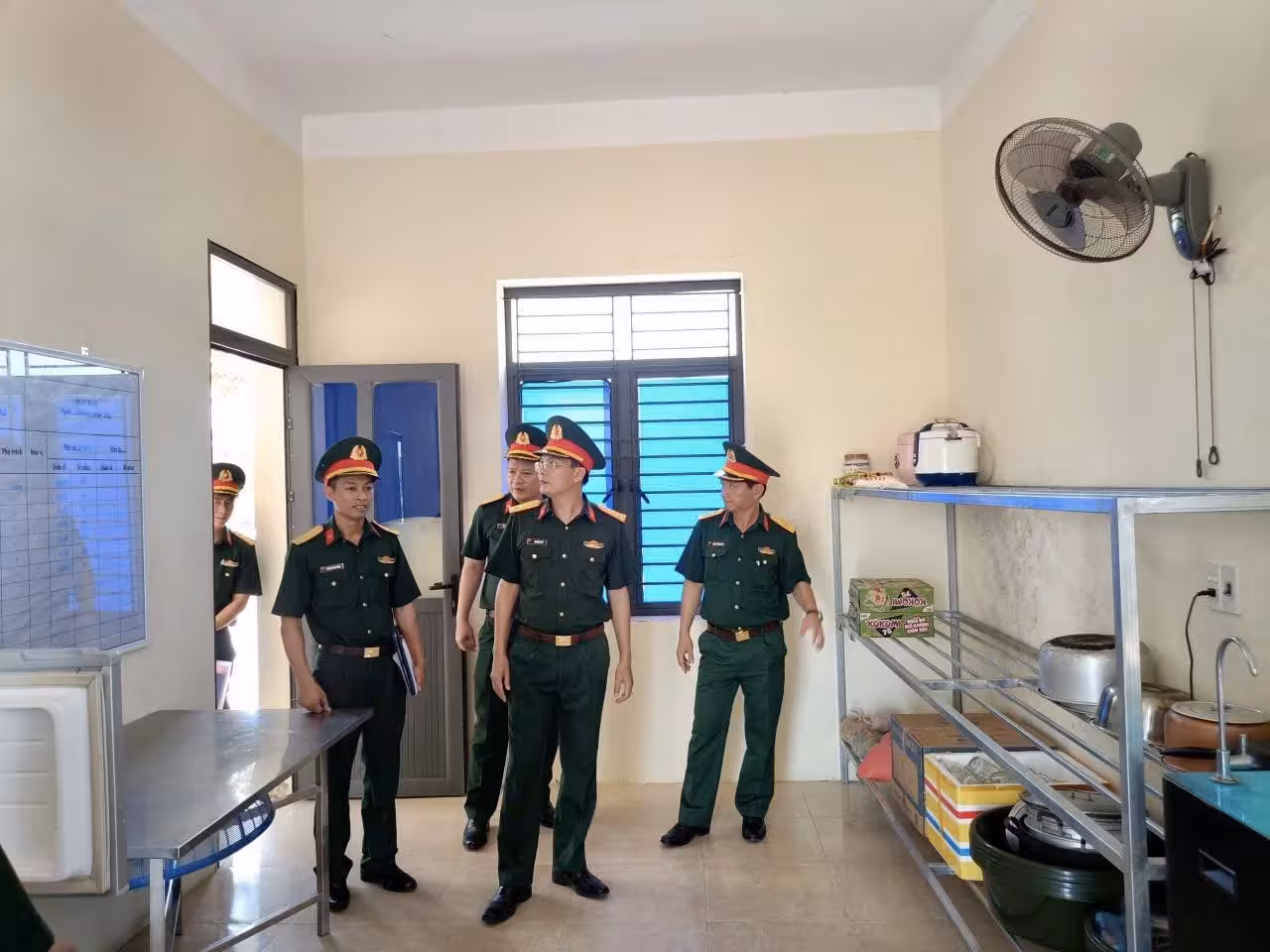 Bộ CHQS tỉnh kiểm tra công tác xây dựng chính quy tại Ban CHQS xã Gia Hanh 