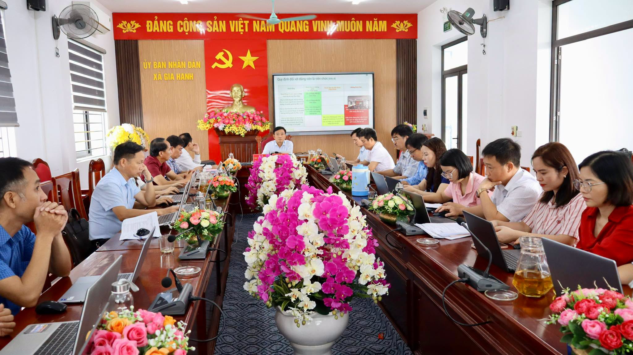 Xã Gia Hanh nghiên cứu, học tập, quán triệt và triển khai Nghị quyết Hội nghị Trung ương 4 khóa XIV