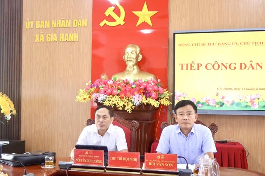 Lãnh đạo xã Gia Hanh tiếp công dân định kỳ tháng 6 