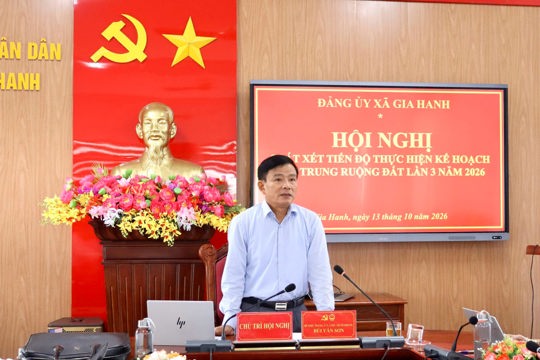 Gia Hanh đánh giá tiến độ công tác chuyển đổi ruộng đất lần 3  