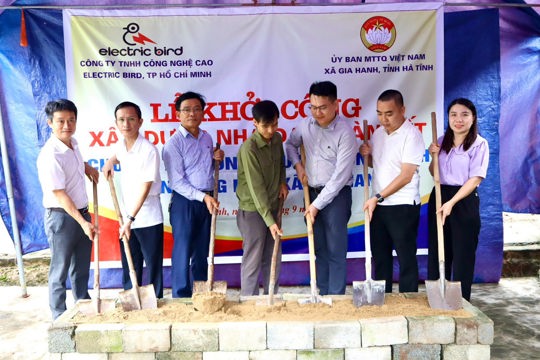 Khởi công xây dựng nhà Đại đoàn kết cho hộ khó khăn ở thôn Đồng Hòa