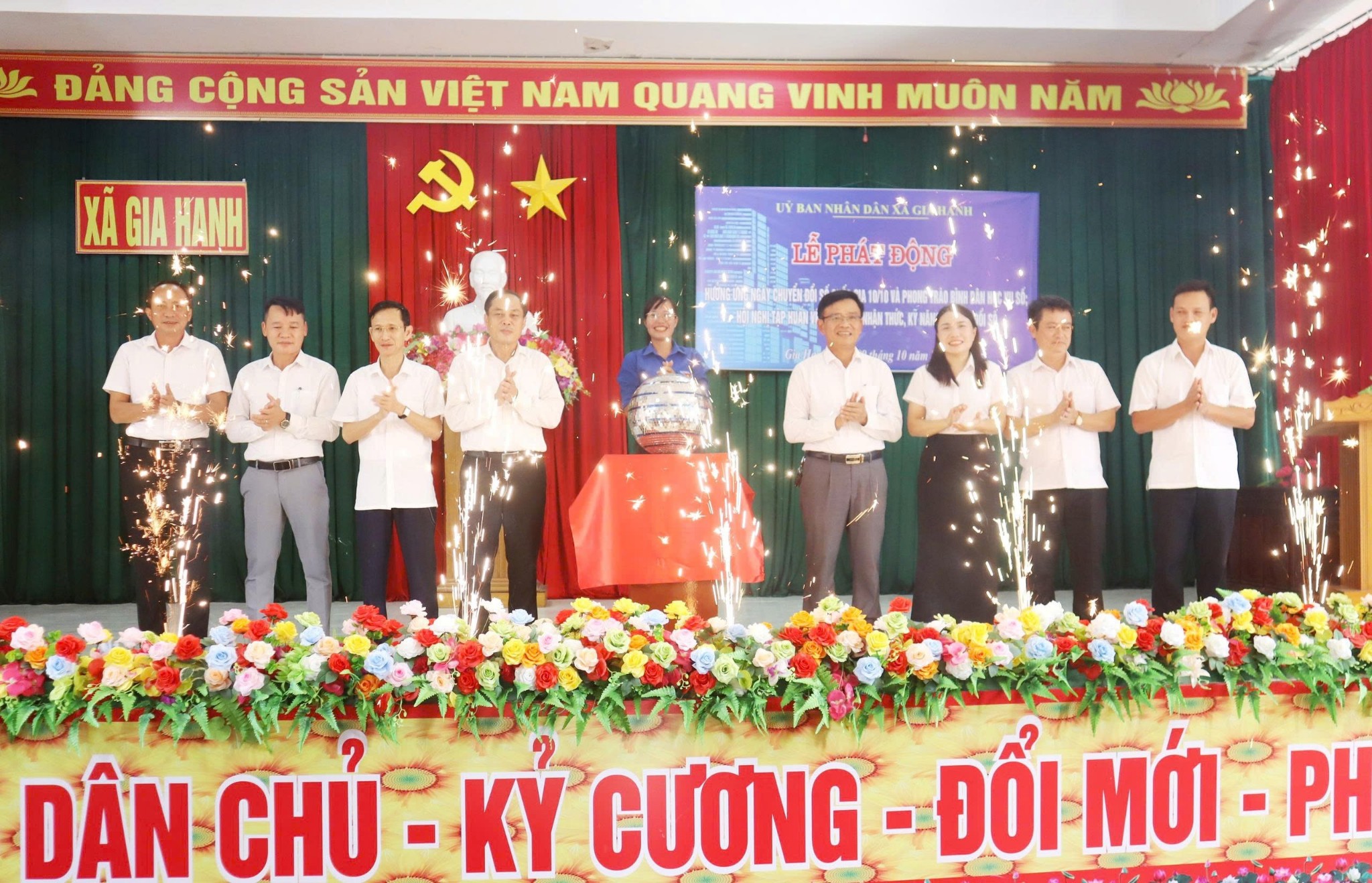 Xã Gia Hanh tổ chức Lễ phát động Ngày chuyển đổi số quốc gia 10/10 
