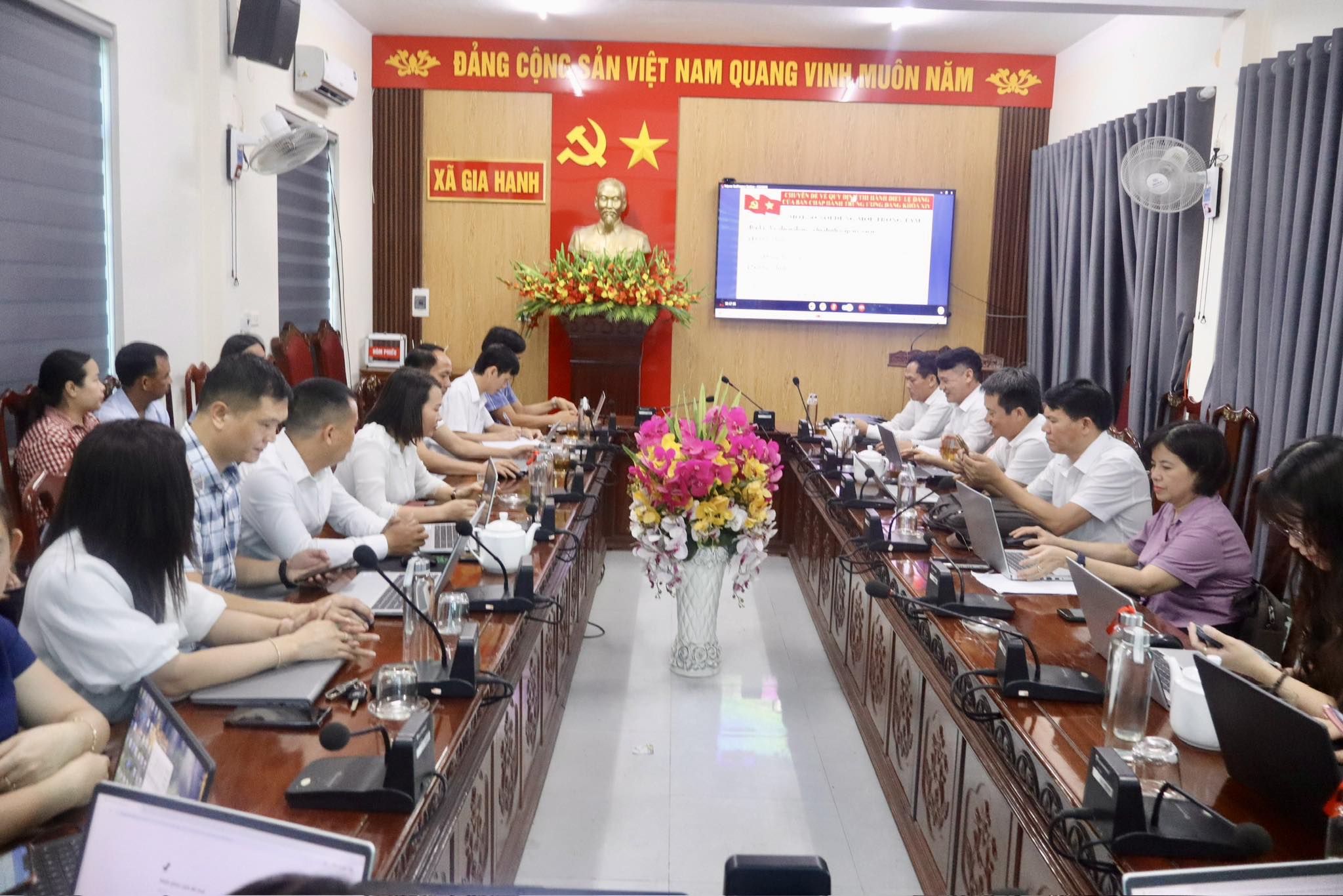 Gia Hanh tham dự hội nghị trực tuyến nghiên cứu, quán triệt Nghị quyết Hội nghị lần thứ hai Ban Chấp hành Trung ương Đảng khóa XIV 