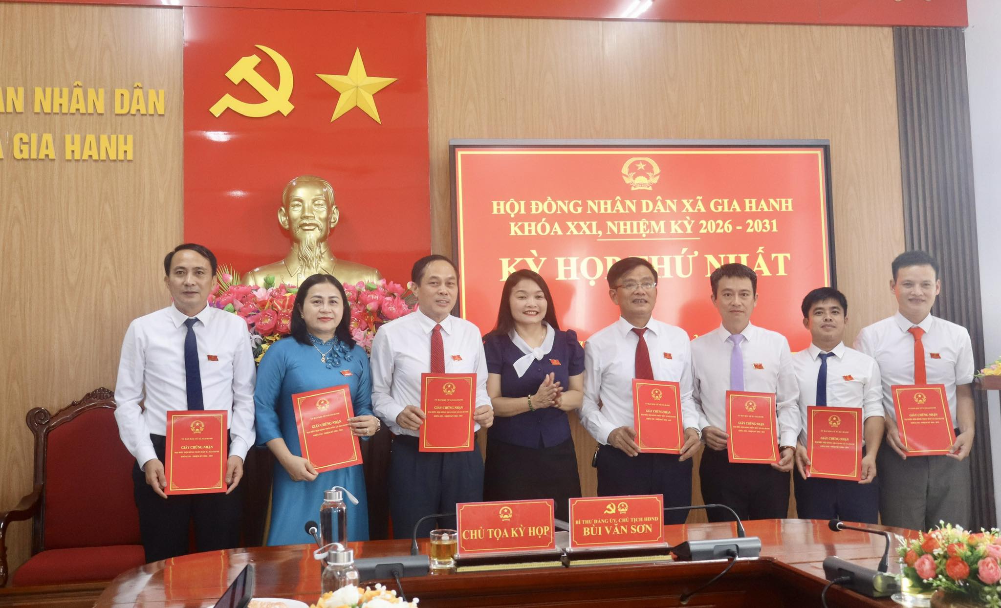 HĐND xã Gia Hanh bầu các chức danh chủ chốt tại kỳ họp thứ nhất