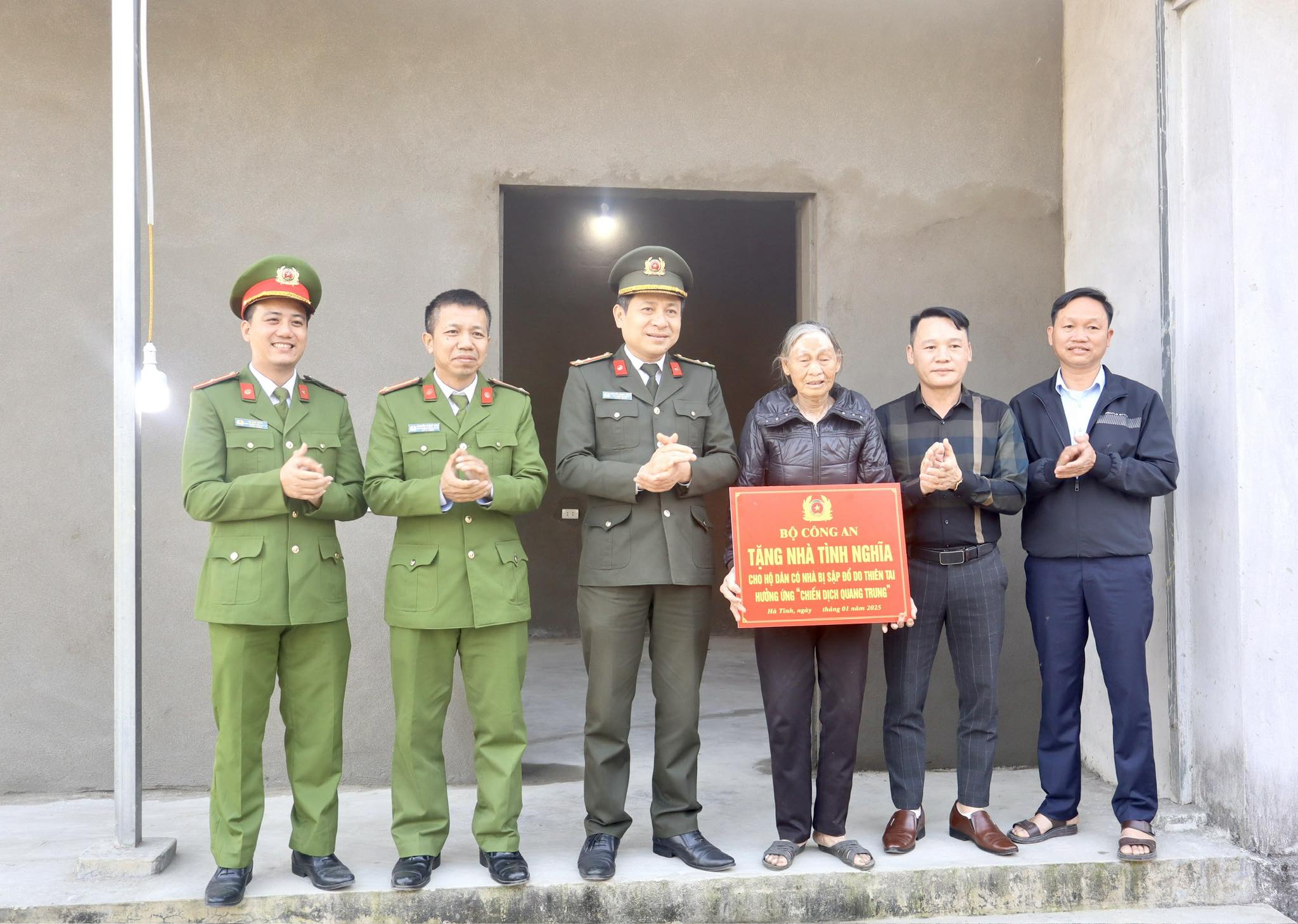 Khánh thành, bàn giao thêm 2 căn nhà “Chiến dịch Quang Trung” tại xã Gia Hanh 