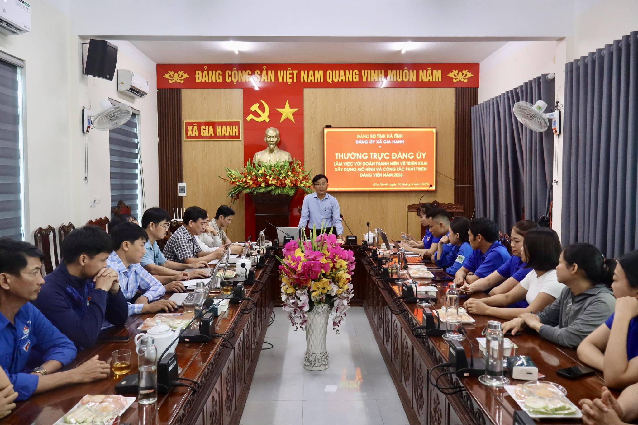 Thường trực Đảng ủy xã Gia Hanh làm việc với Đoàn thanh niên 