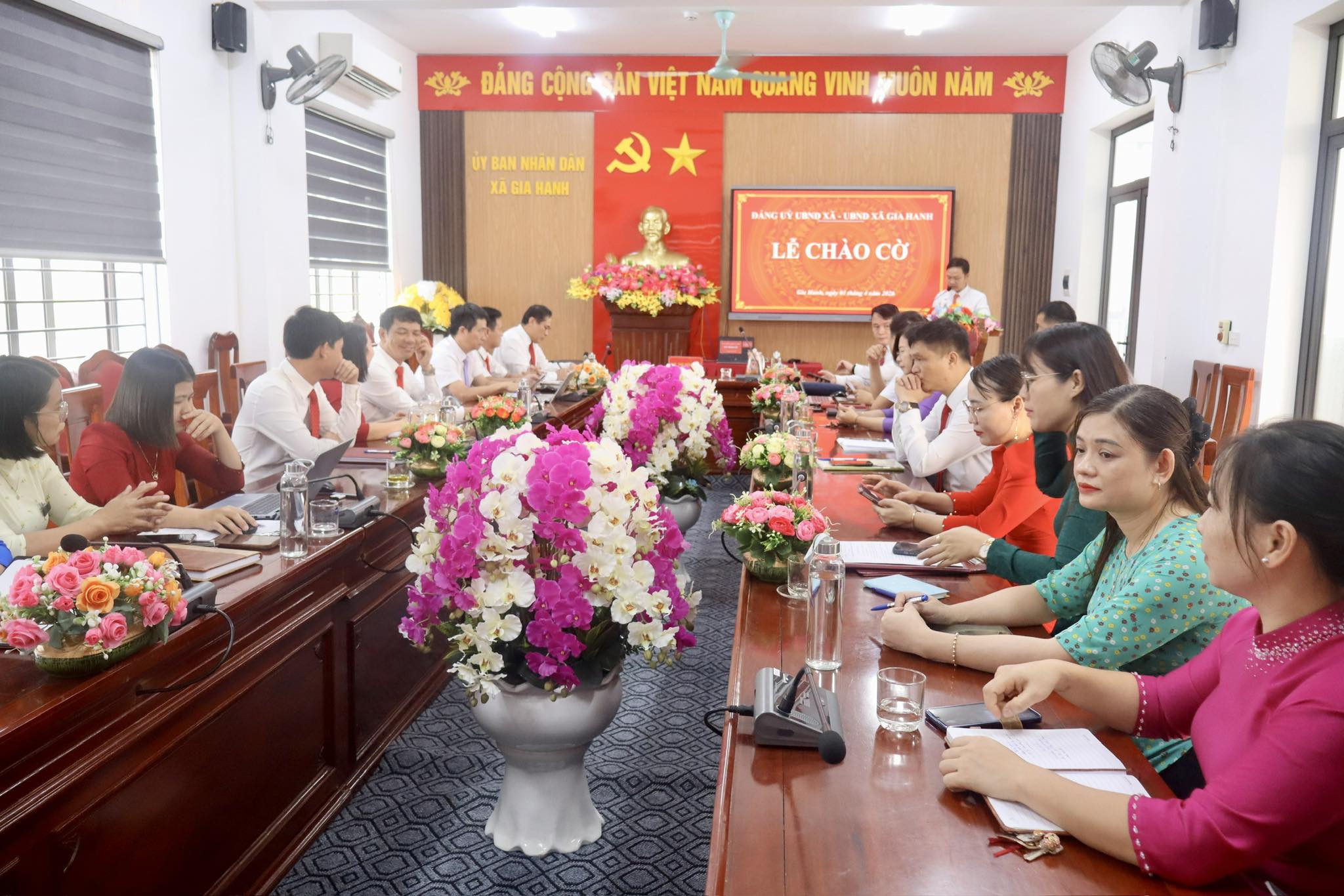 UBND xã Gia Hanh tổ chức lễ chào cờ tháng 04/2026 