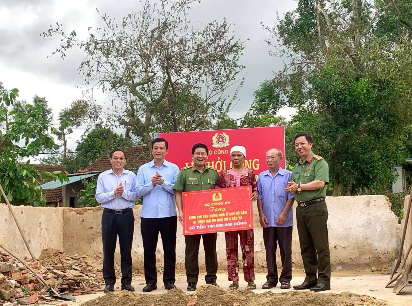 Bộ Công an khởi công xây dựng nhà ở cho hộ dân bị thiệt hại bởi cơn bão số 5 ở xã Gia Hanh 