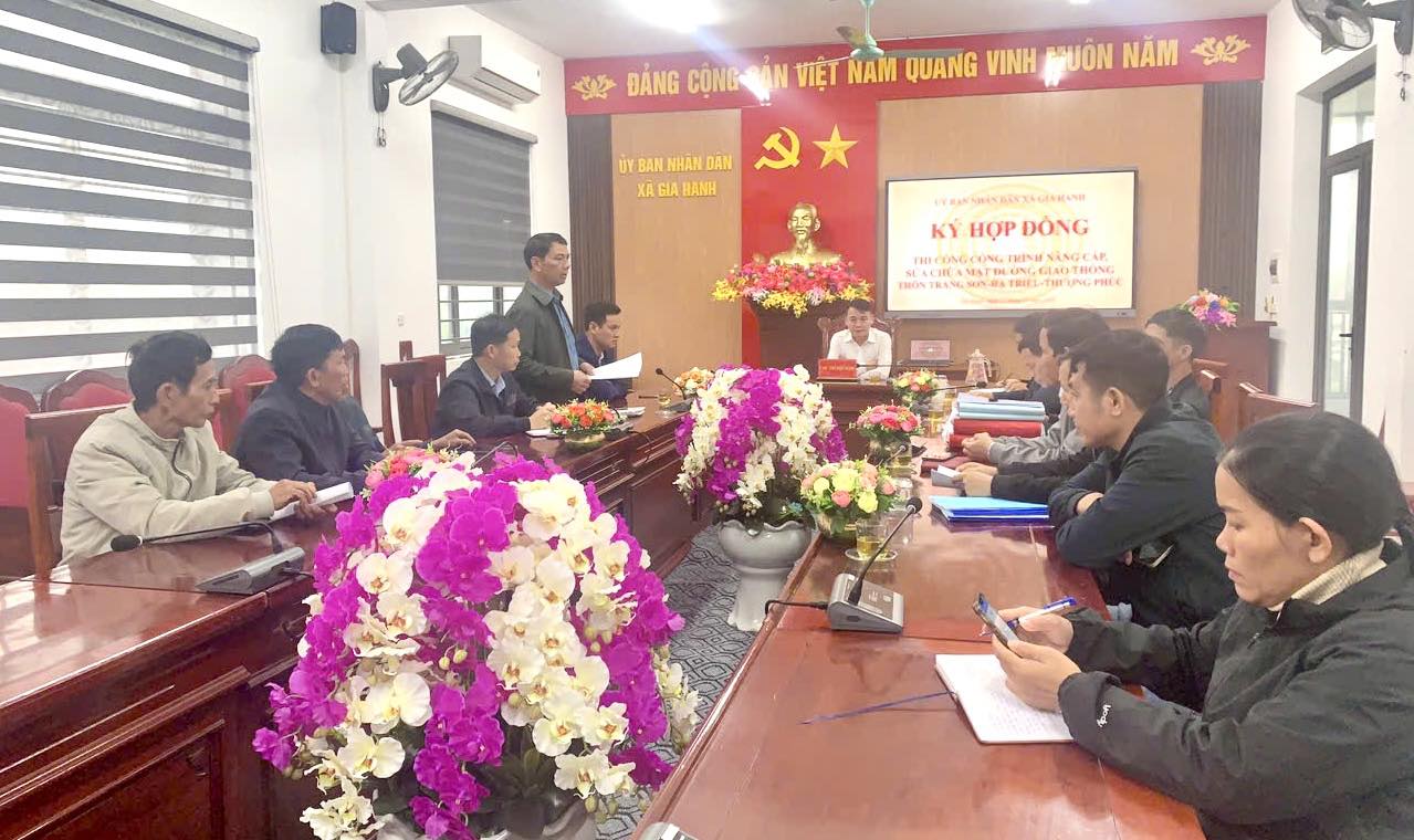 Ký hợp đồng thi công nâng cấp các tuyến đường giao thông 