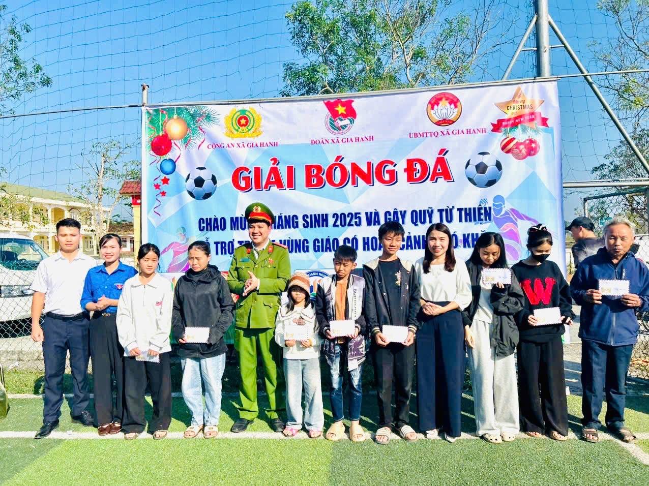 Giải bóng đá thiện nguyện mừng Giáng sinh